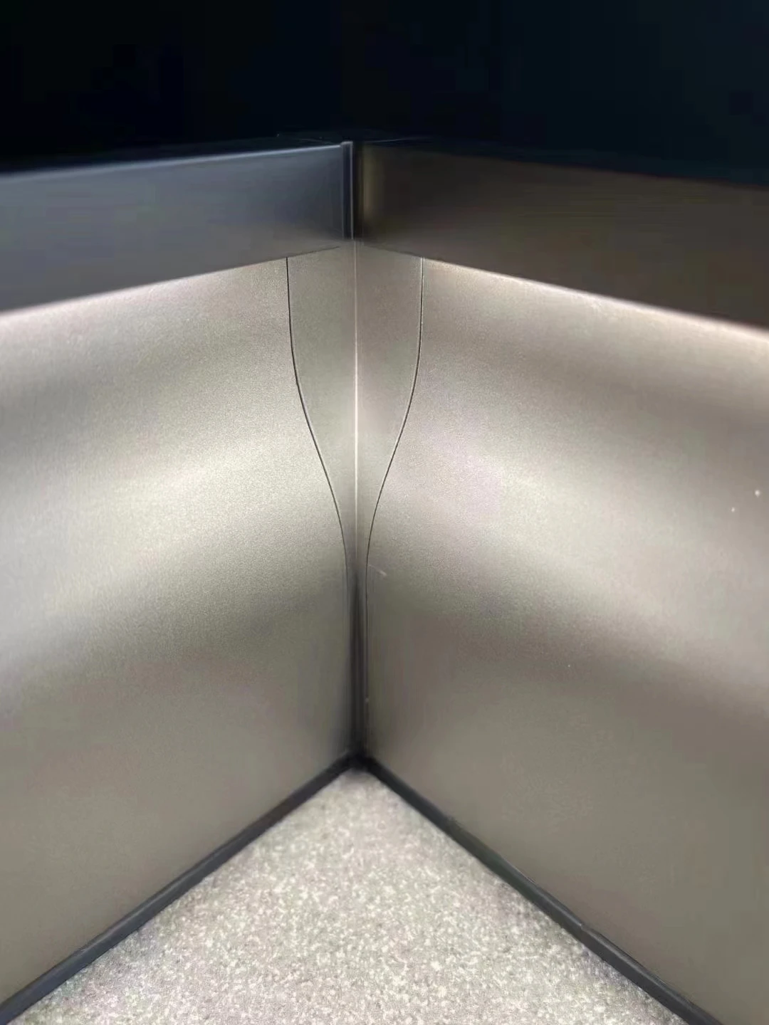 Factory Wholesale Decorative Flooring Baseboard Kitchen Aluminum Skirting Board with LED Light