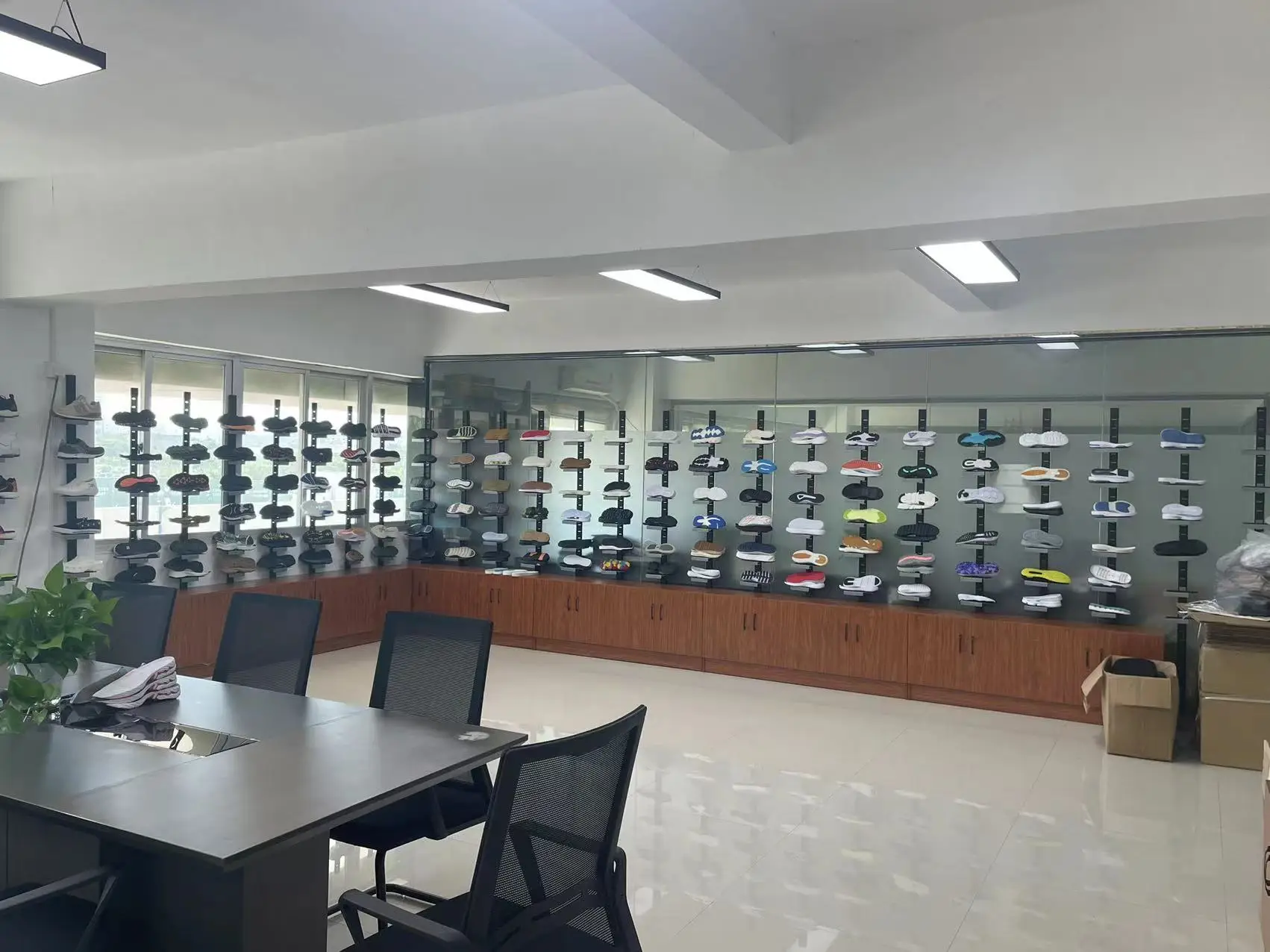 Wholesale Anti-Slip and Wear-Resistant Casual Shoe Sole Lightweight Foam With Natural Rubber Outsole