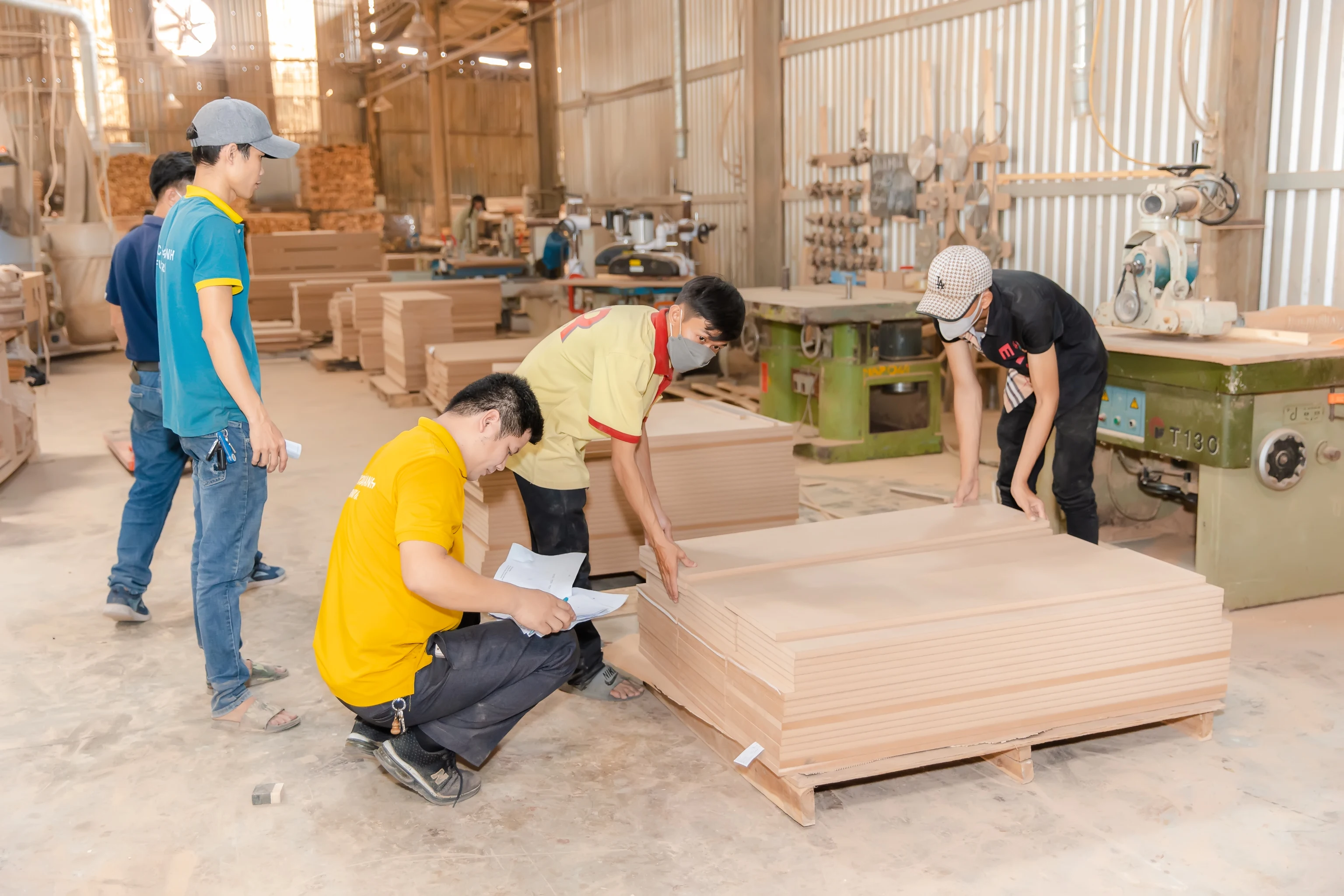 Vietnam Wooden Factory - Wholesale Factory Prices for Latest Double Bed Designs: Single Size Oak Hardwood, Soft Wall Style