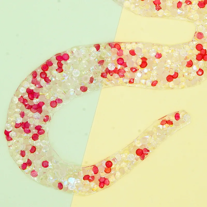 China Manufacturer Shinny Snake Rhinestone Applique Hotfix Rhinestone Patch for Clothing Decorations