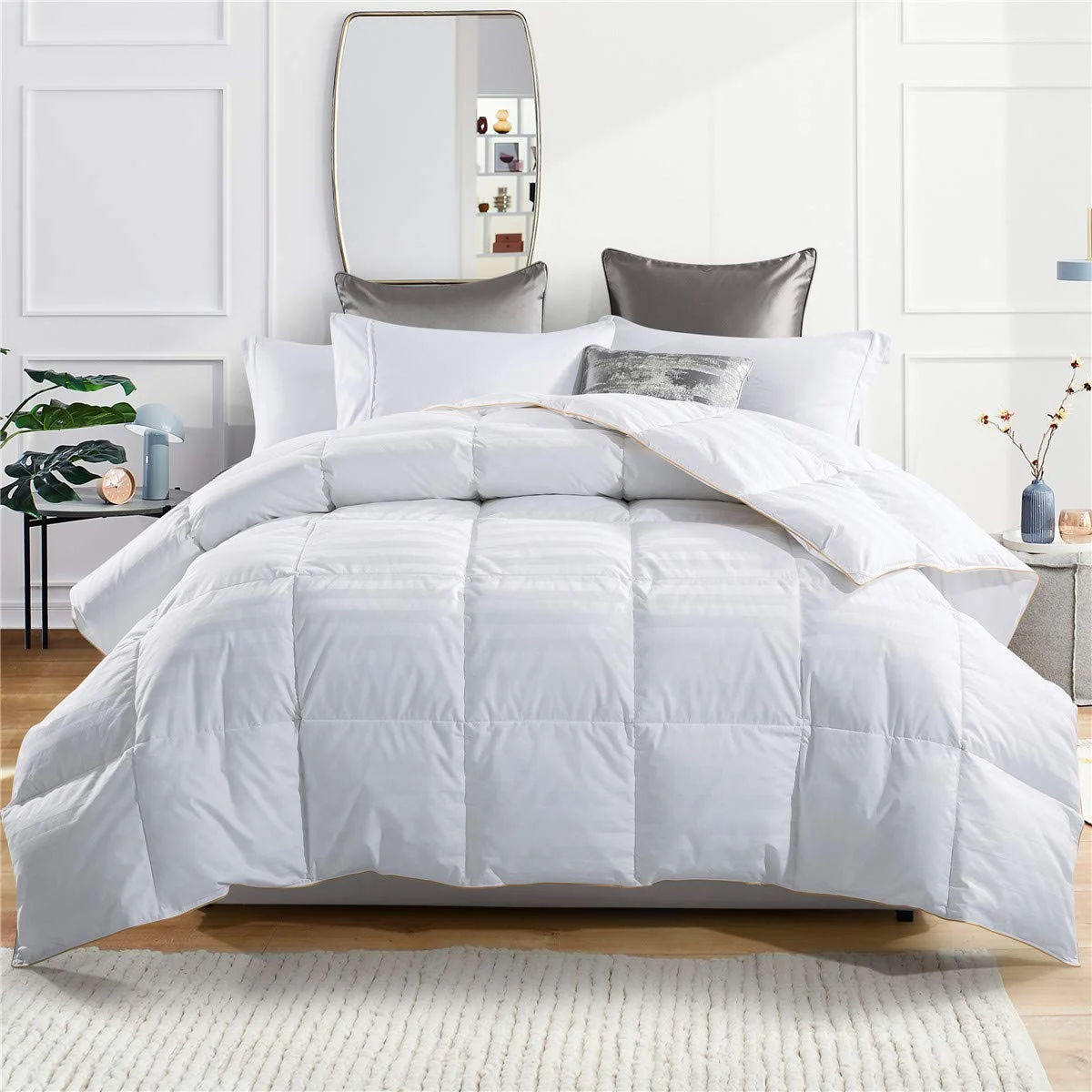 Four Seasons 5 Star Hotel Bedding Supplier Soft Duck 5% Down Filling Bed Comforters Luxury Quilt Cheap White Feather Duvet
