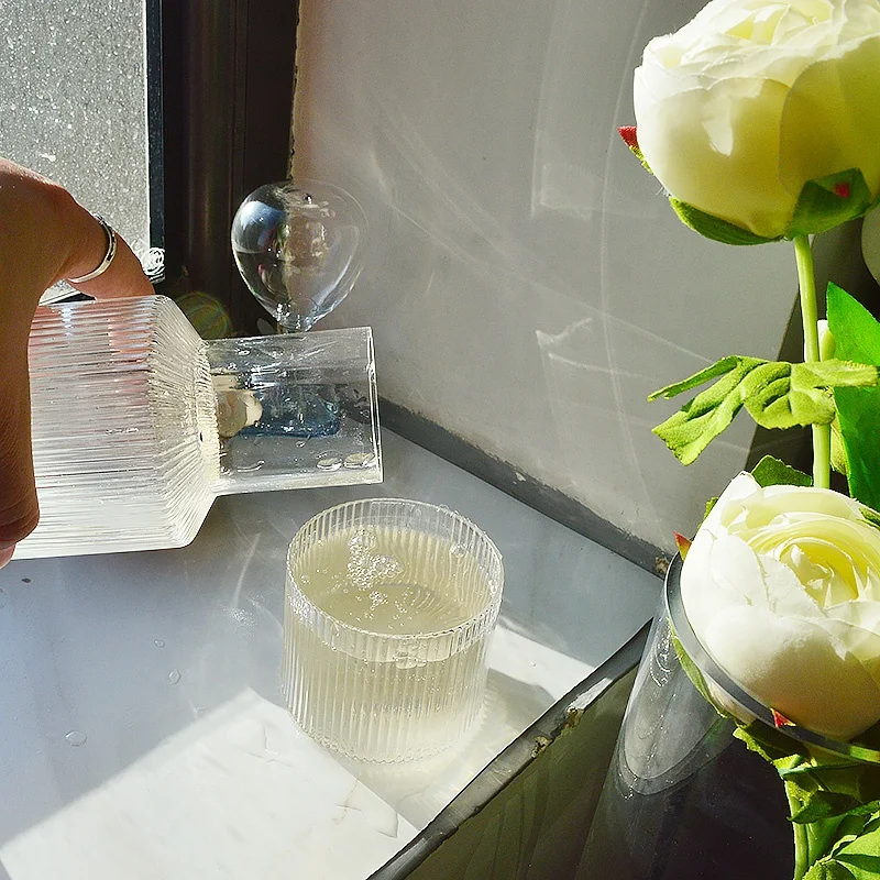 Винтажный прикроватный ребристый графин для воды со стеклянной чашкой