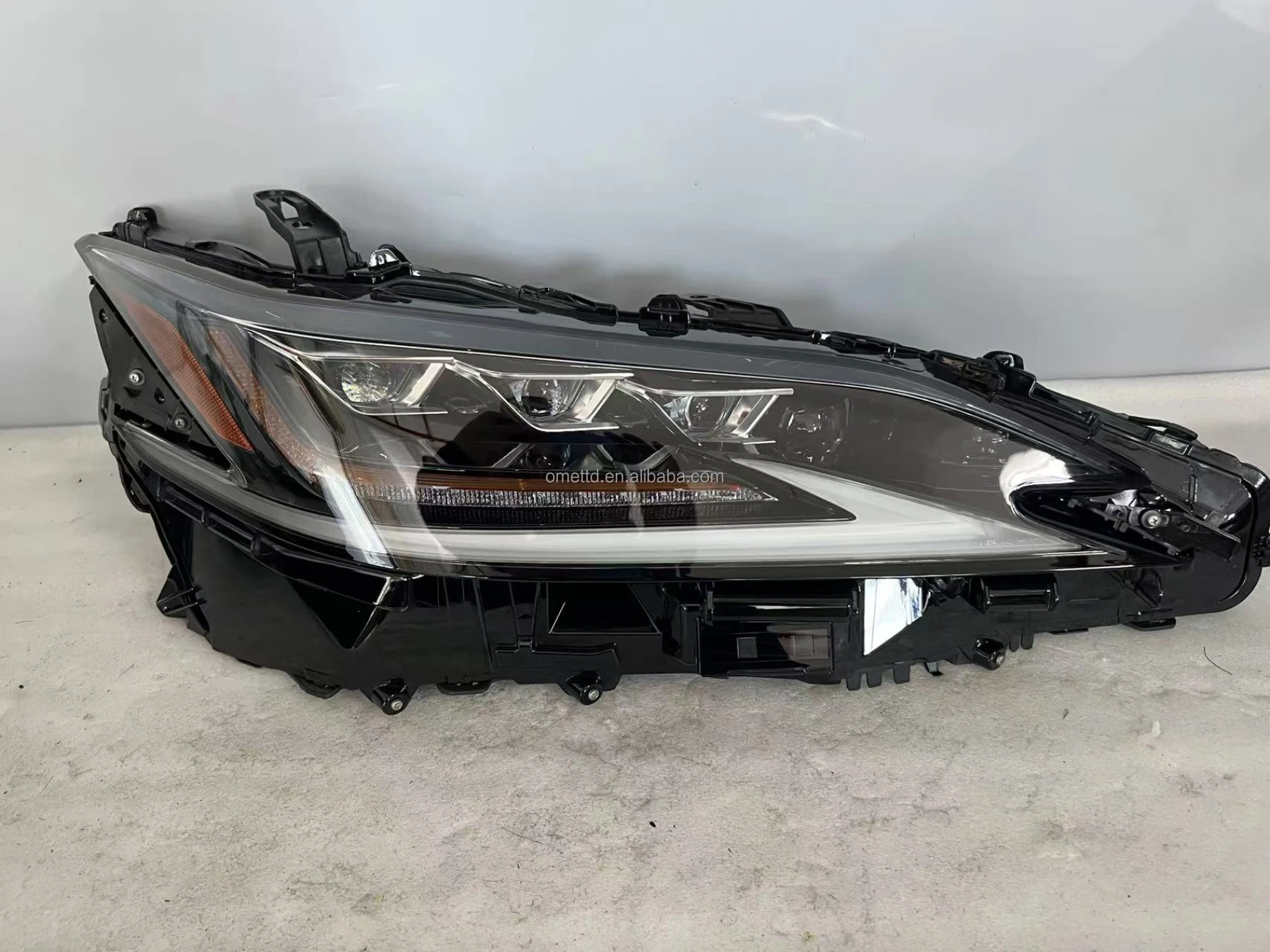 Original ES200 ES260 ES300h LED Headlight 3 Eye Matrix Headlights For 2018-2020 Lexus ES Headlamp OEM 6AA-AXZH10 8118533G31