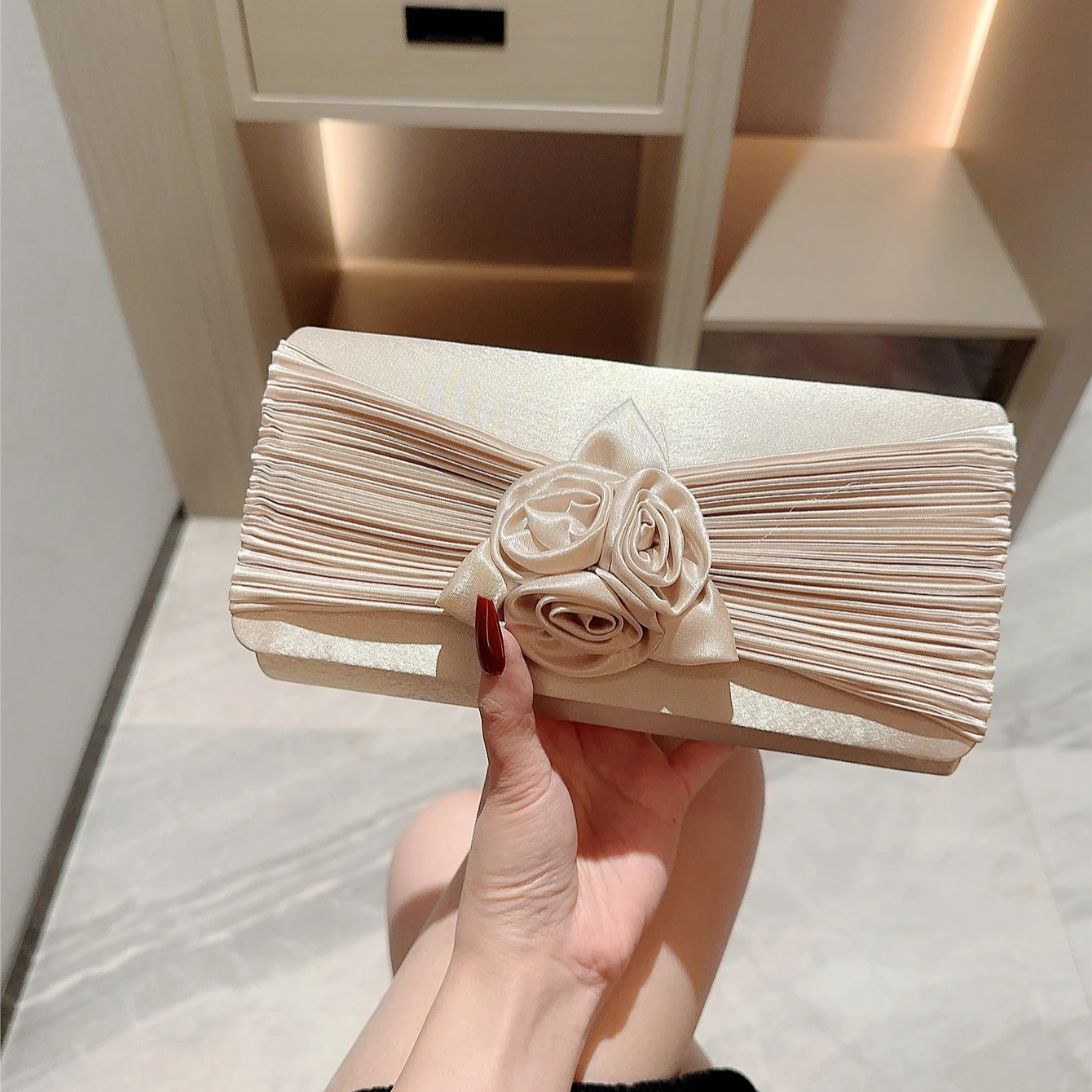 wholesale luxury white-apricot satin silk clutches evening bag 3D flowers bridal wedding purse with long chain strap