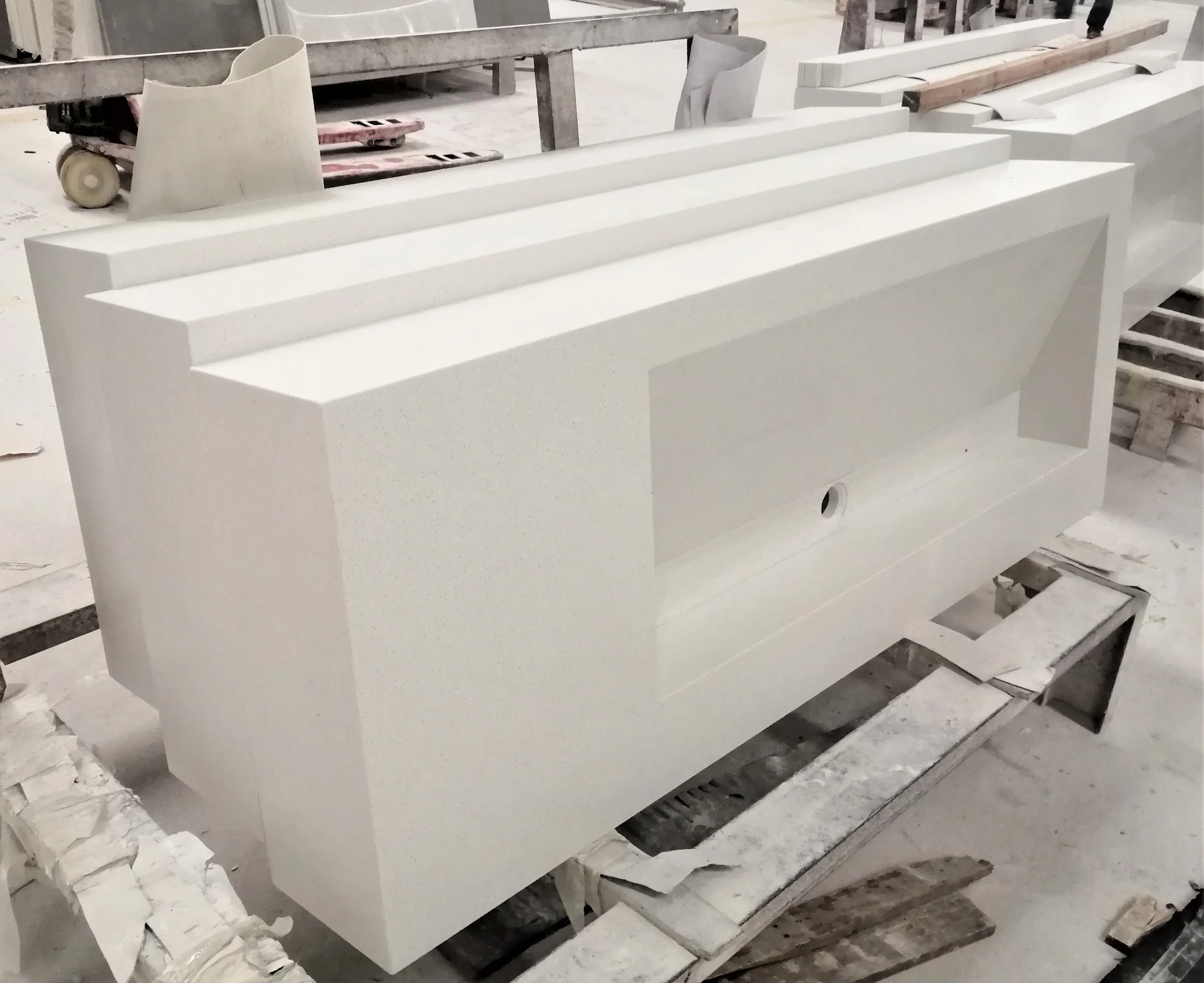 Yunfu Manufacturer 18/20mm White Color Artificial Quartz Stone Slabs for Vanity tops/Desktops