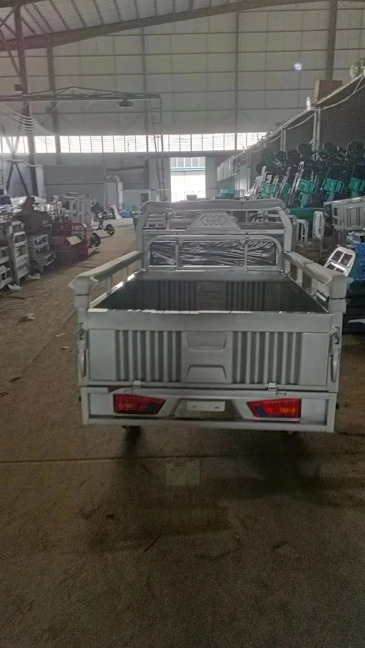 wholesale distribute adults tricycle cargo truck 800w/1000W 3 wheel electric cargo tricycle with cabin fat tire tricycle cargo