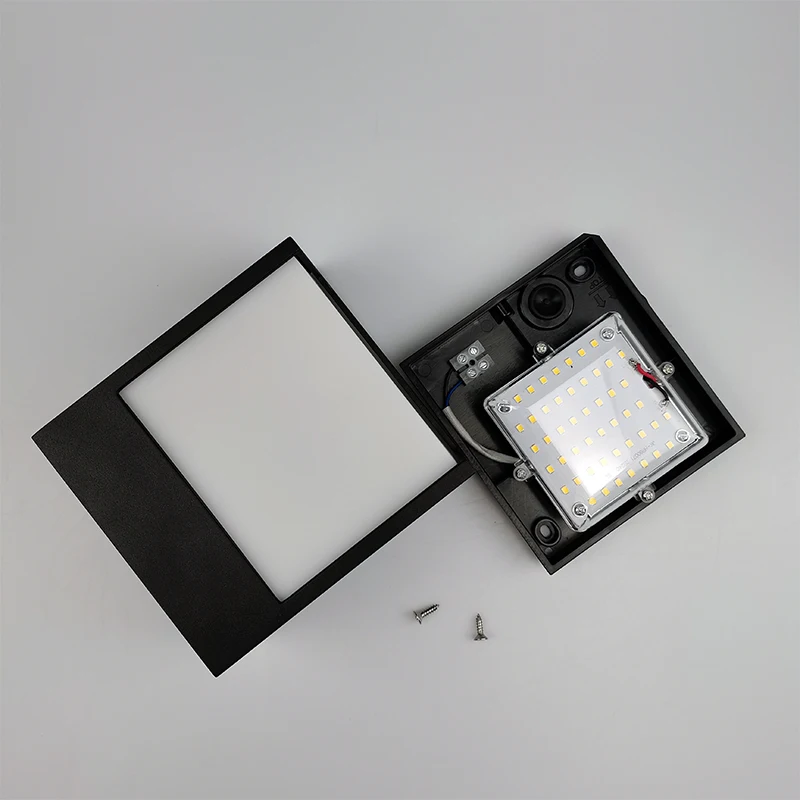 Hot selling fashion design decorative wall lamp outdoor LED wall lamp is used for family corridor windows