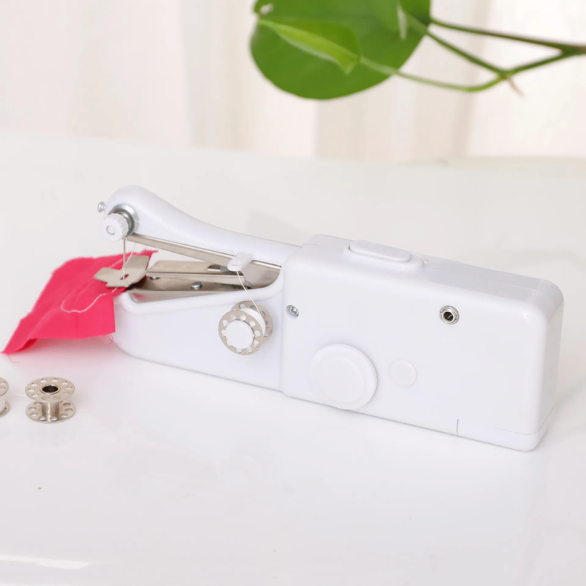 Ручной gehaltene elektrische babybett handy стежка швейная мини-машина ручной швейной машины