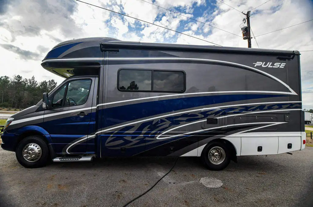 Used 2019 Fleetwood Class C RV Pulse 24B Luxury MOTORHOME Used for Camping