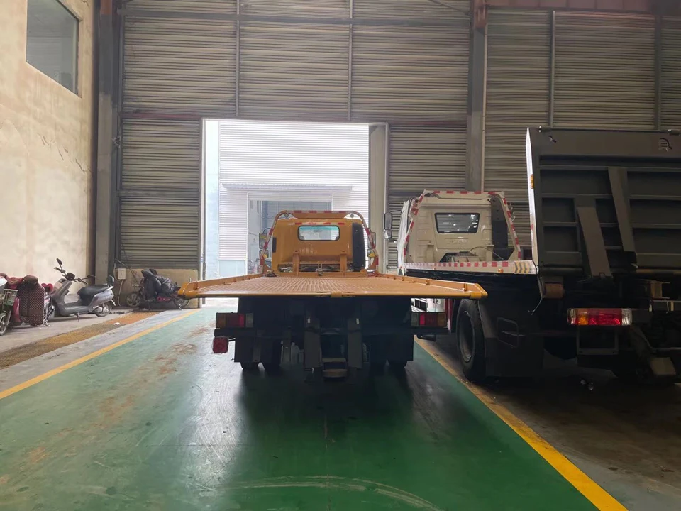 4X2  6 Tons Flatbed Wrecker Towing Truck Road Recovery Truck