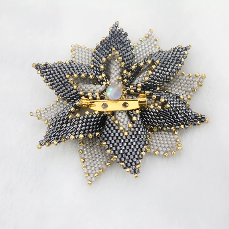 Graceful Lapel Pin Flower For Business Or Party Jewelry For Sweetheart Color Clip Badge Brooch