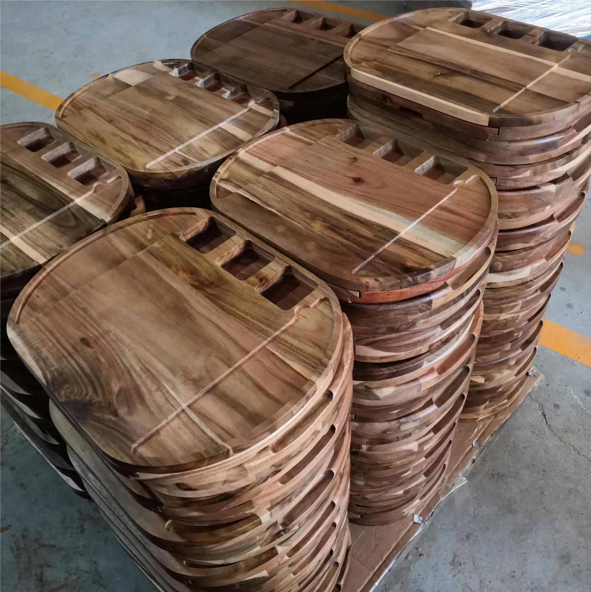 Factory Custom Round Acacia Double Side Wood Cutting Board for Meat Bread Charcuterie Suspension Type Wooden Chopping Blocks