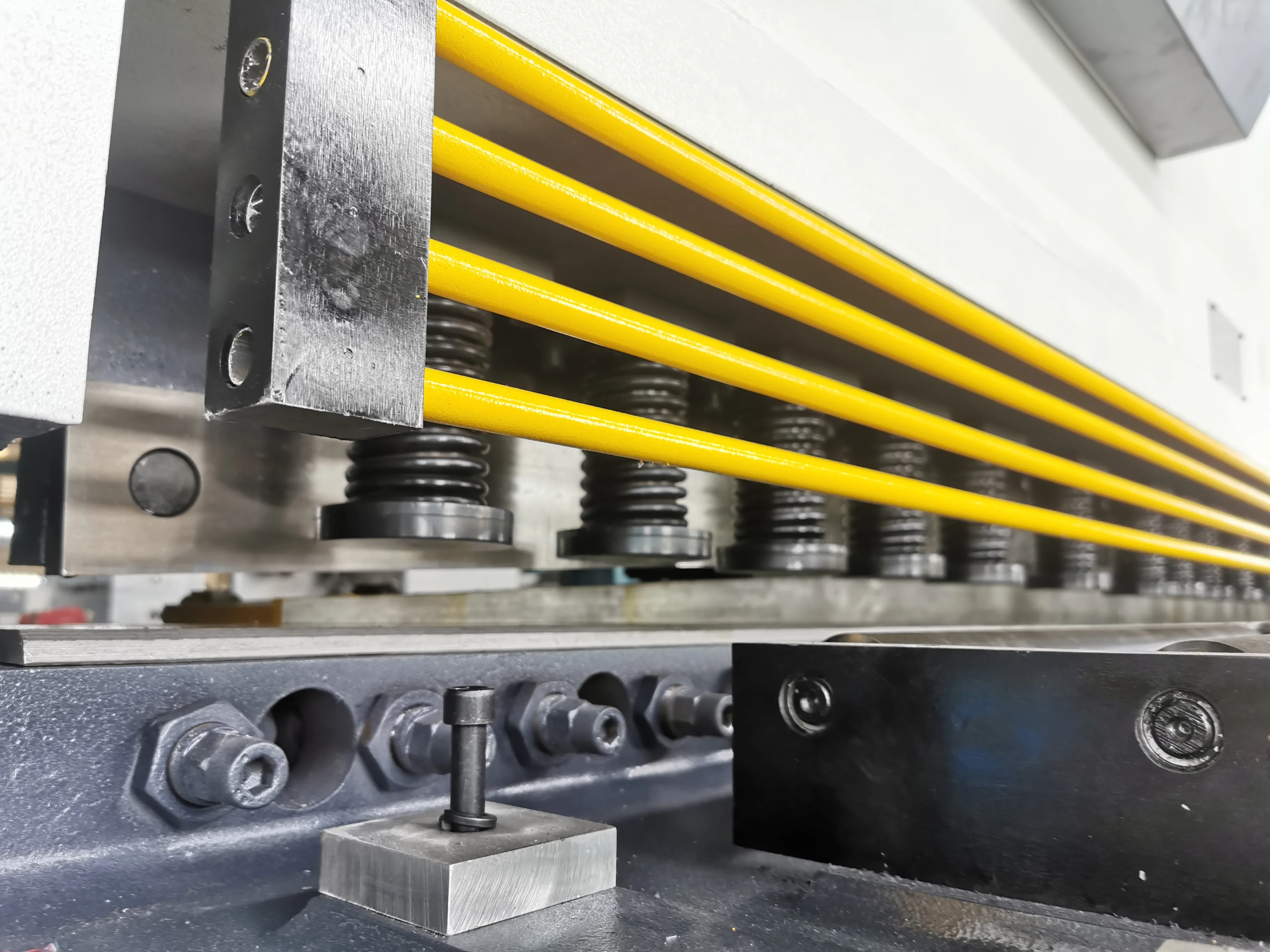 Hydraulic CNC guillotine sheet cutter plate shearing machine price