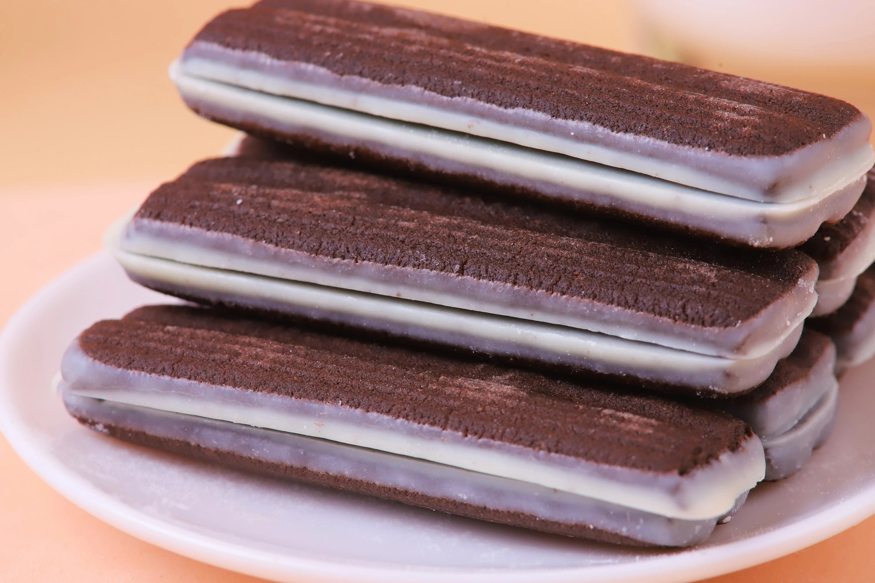 New arrival sandwich filled vanilla strawberry chocolate flavor biscuit 70g