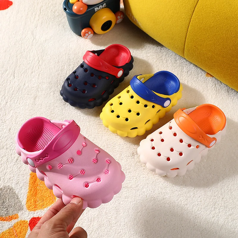 2024 Children Solid Slippers Clogs for Girls Shoes Baby Bathroom Sandals Kids Shoes for Girl Boys Outdoor Beach Shoes 1-8Years
