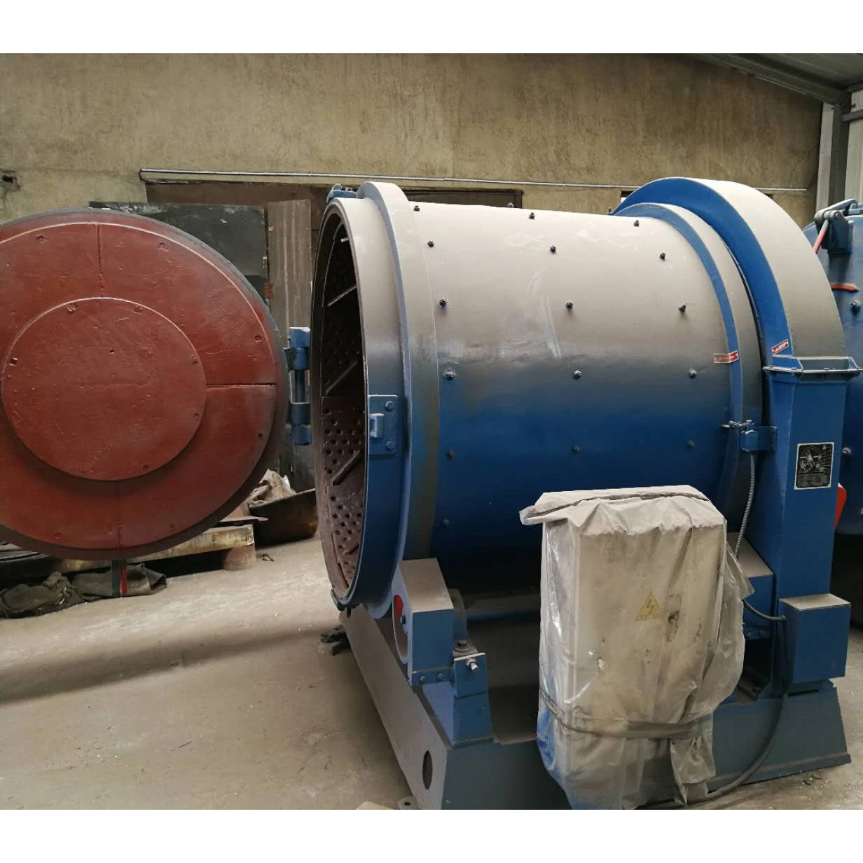 Q3110 Blaster for Steel Casting Parts Rotary Drum Type Wheel Shot Blasting Machine
