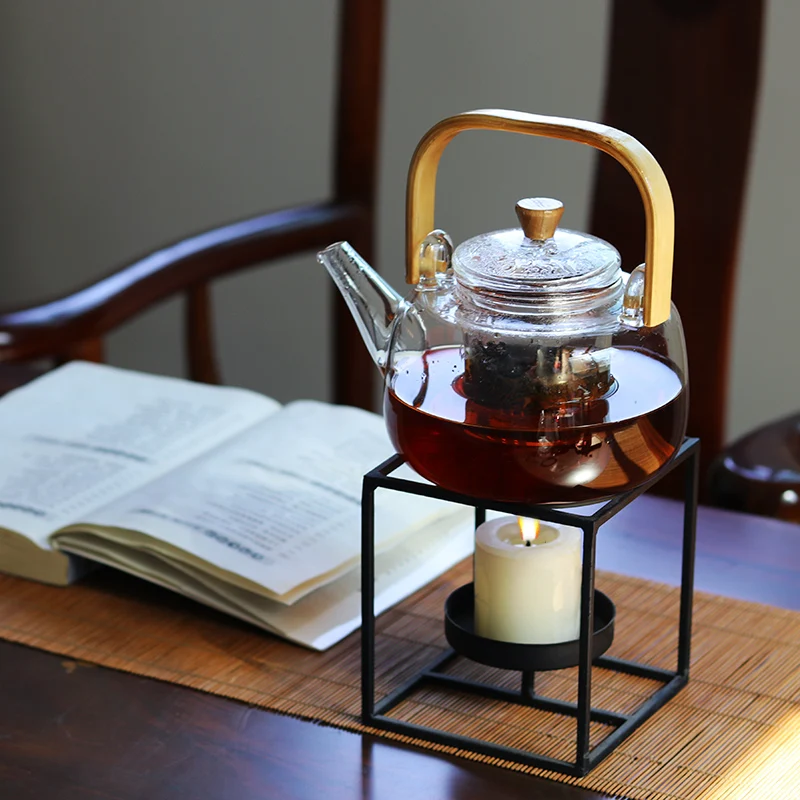 Стеклянный чайник с бамбуковой ручкой, цветущие чайники с листьями