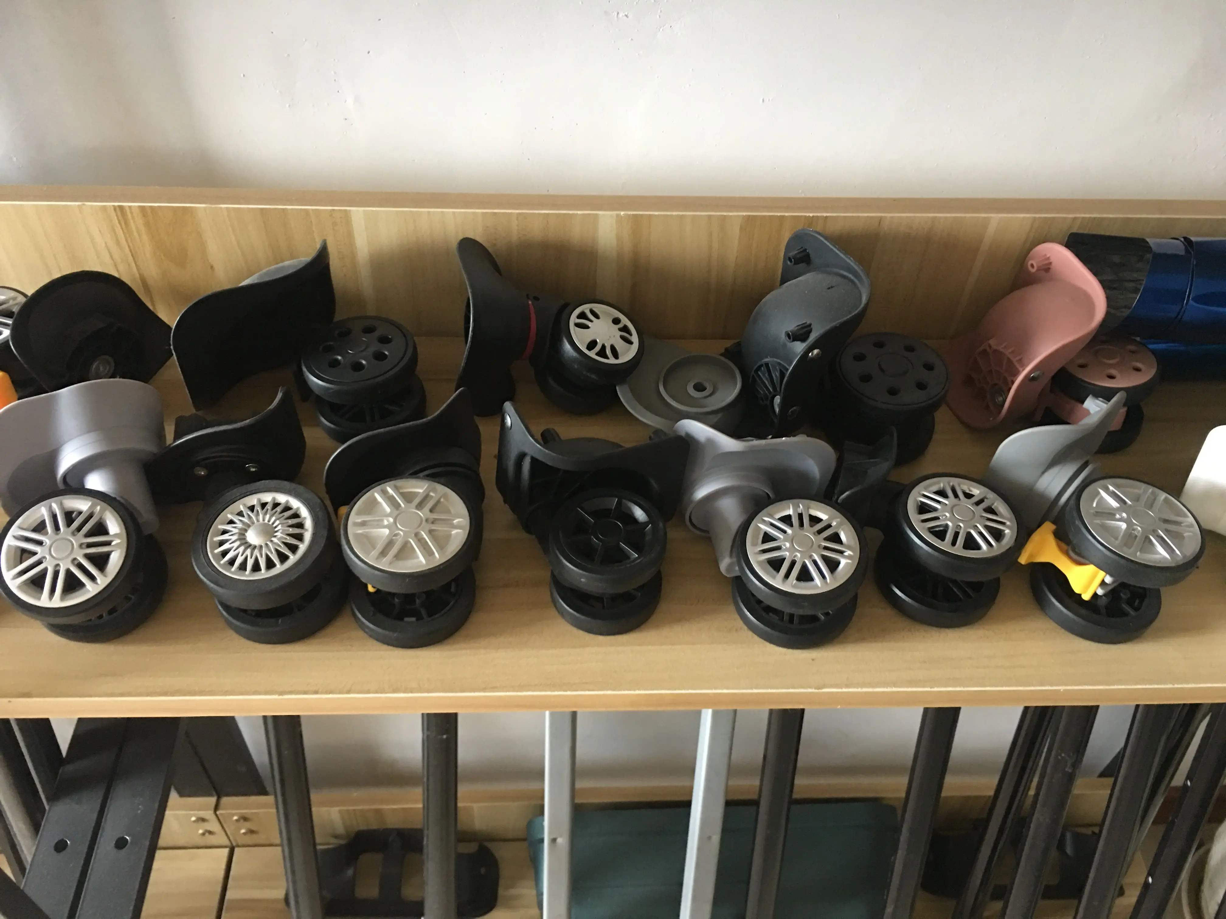 Manufacturer low price luggage wheel durable suitcase accessories spinner wheel