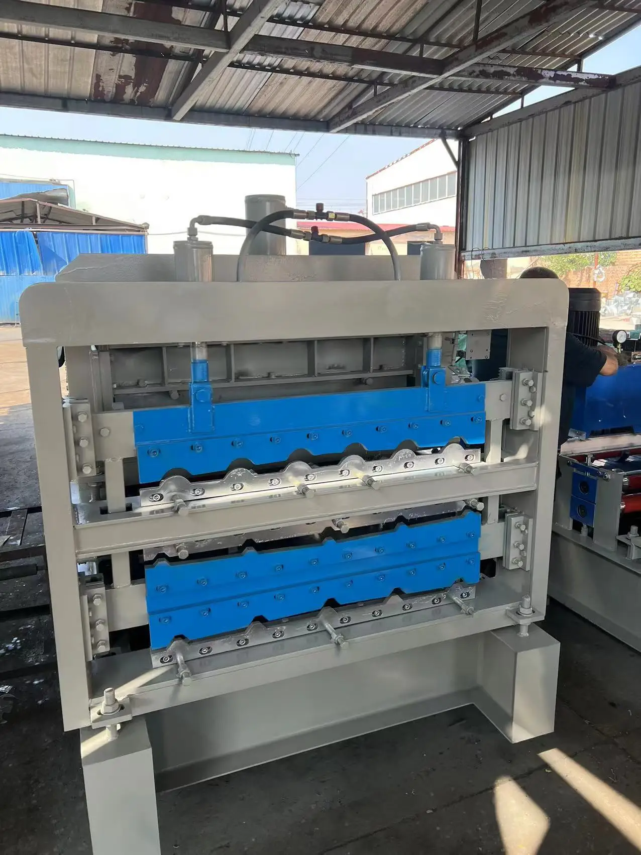 cheap price metal tile press making machinery glazed corrugated trapezoidal roof roll forming machine