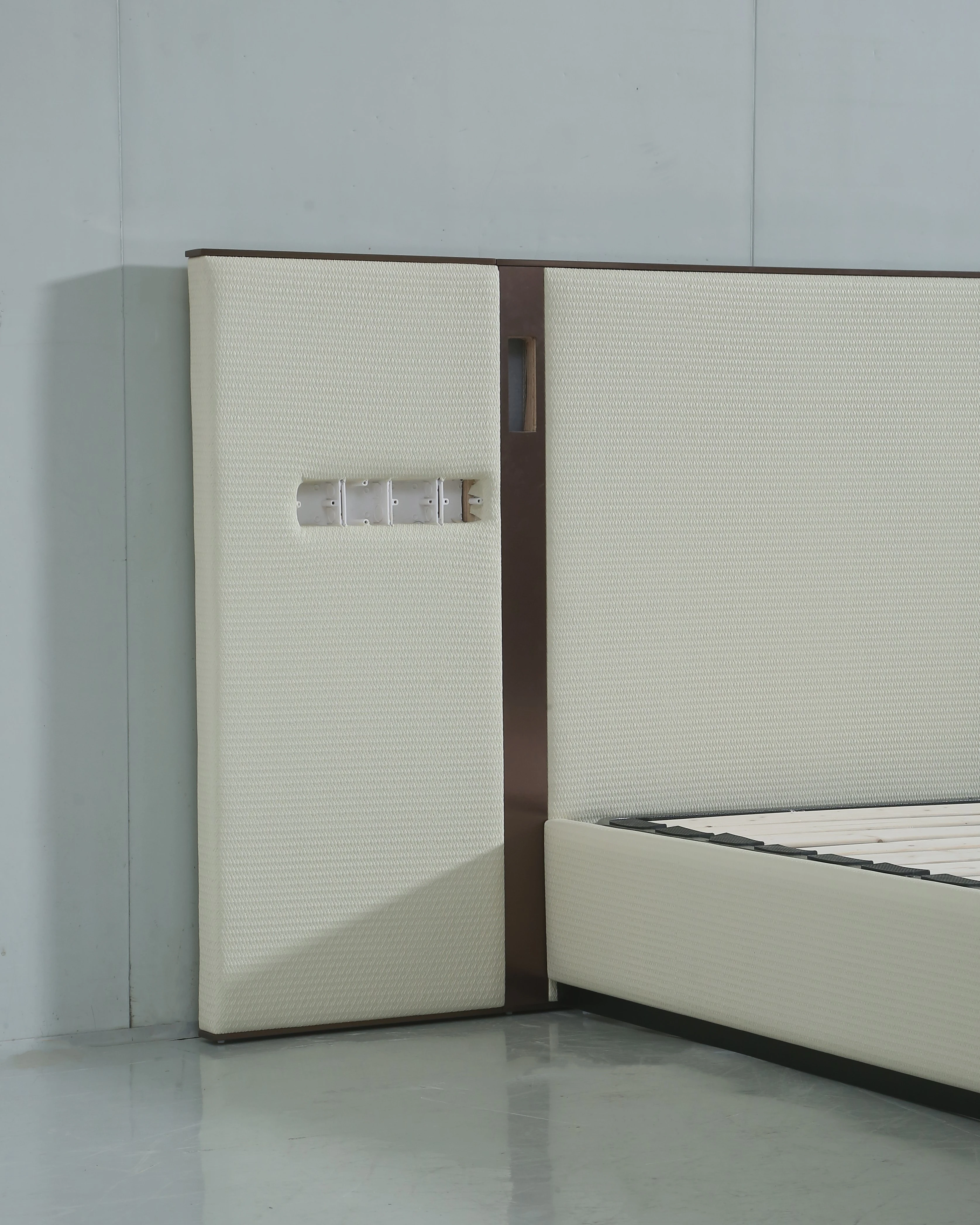 Italian bed Luxury villa Factory Price Wholesale Star Hotel Villa B & B Club Bedroom Bed Super Solid Wood Big Bed