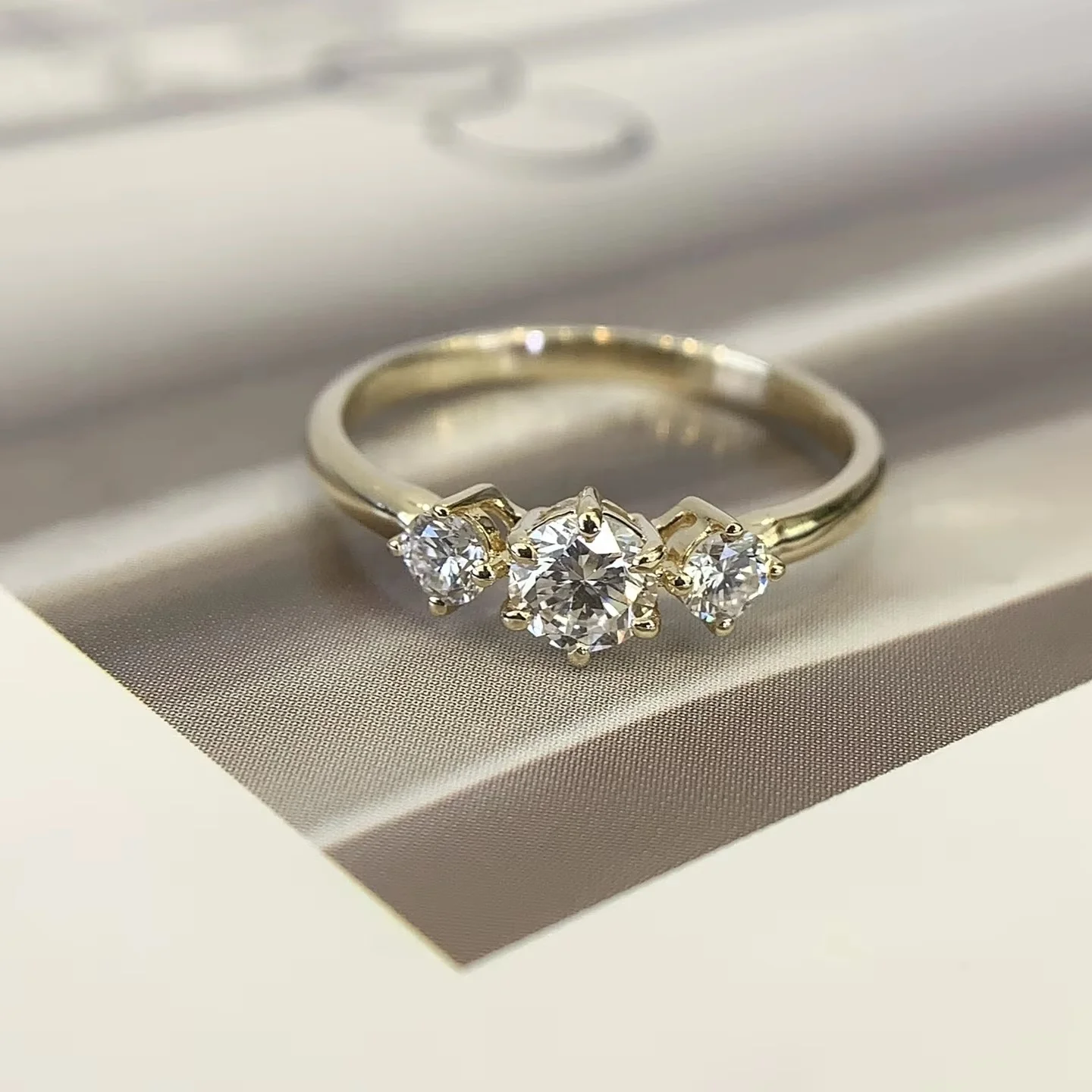 Fine Jewelry 9K/14K/18K Gold Plated Ring 14K Yellow Gold Lab Grown Diamond Three-stone Ring Lab Grown Diamond Engagement Ring