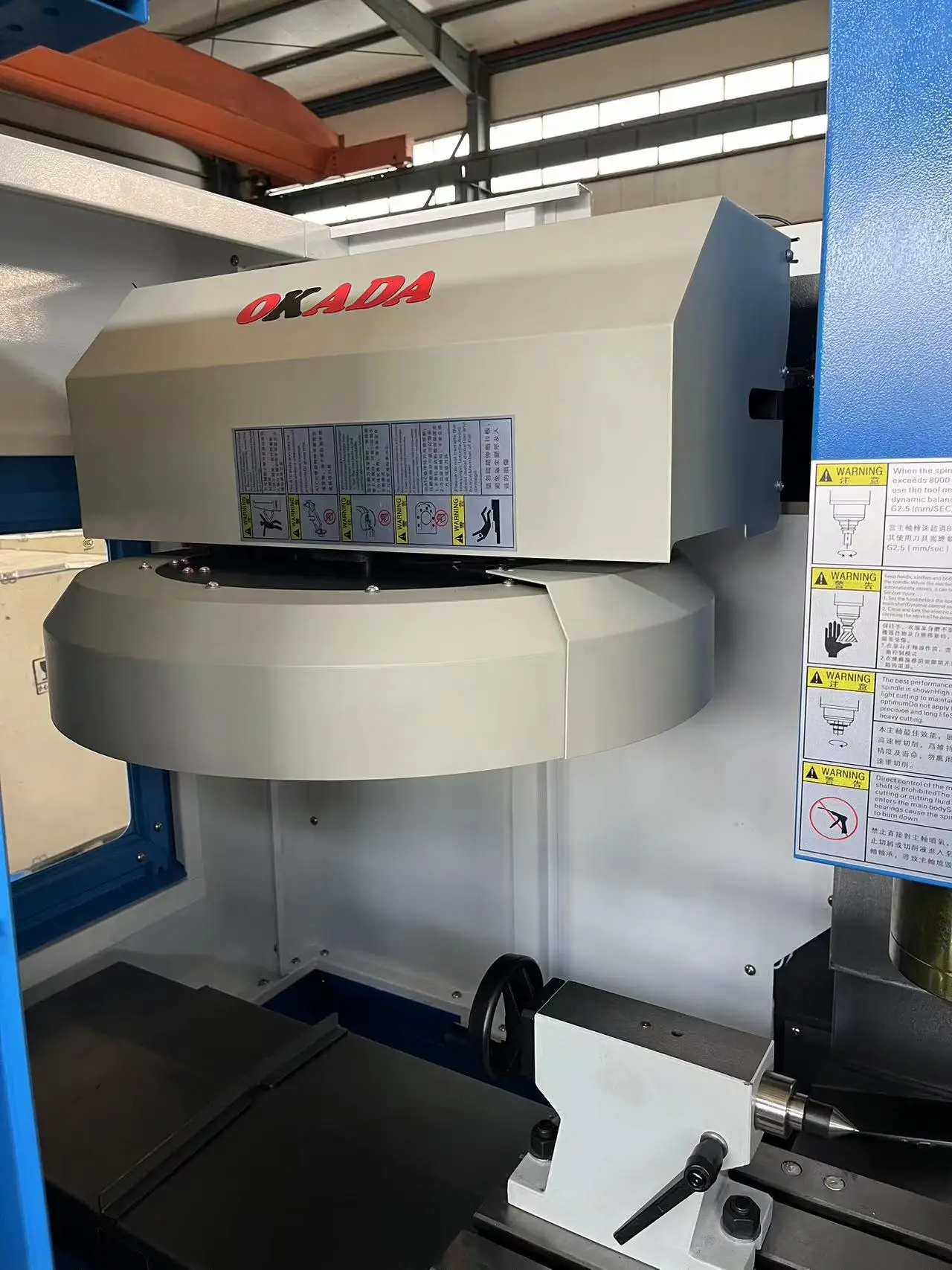 A new type of VMC7124 CNC end mill with attractive prices, mini vertical machining center for metal cutting