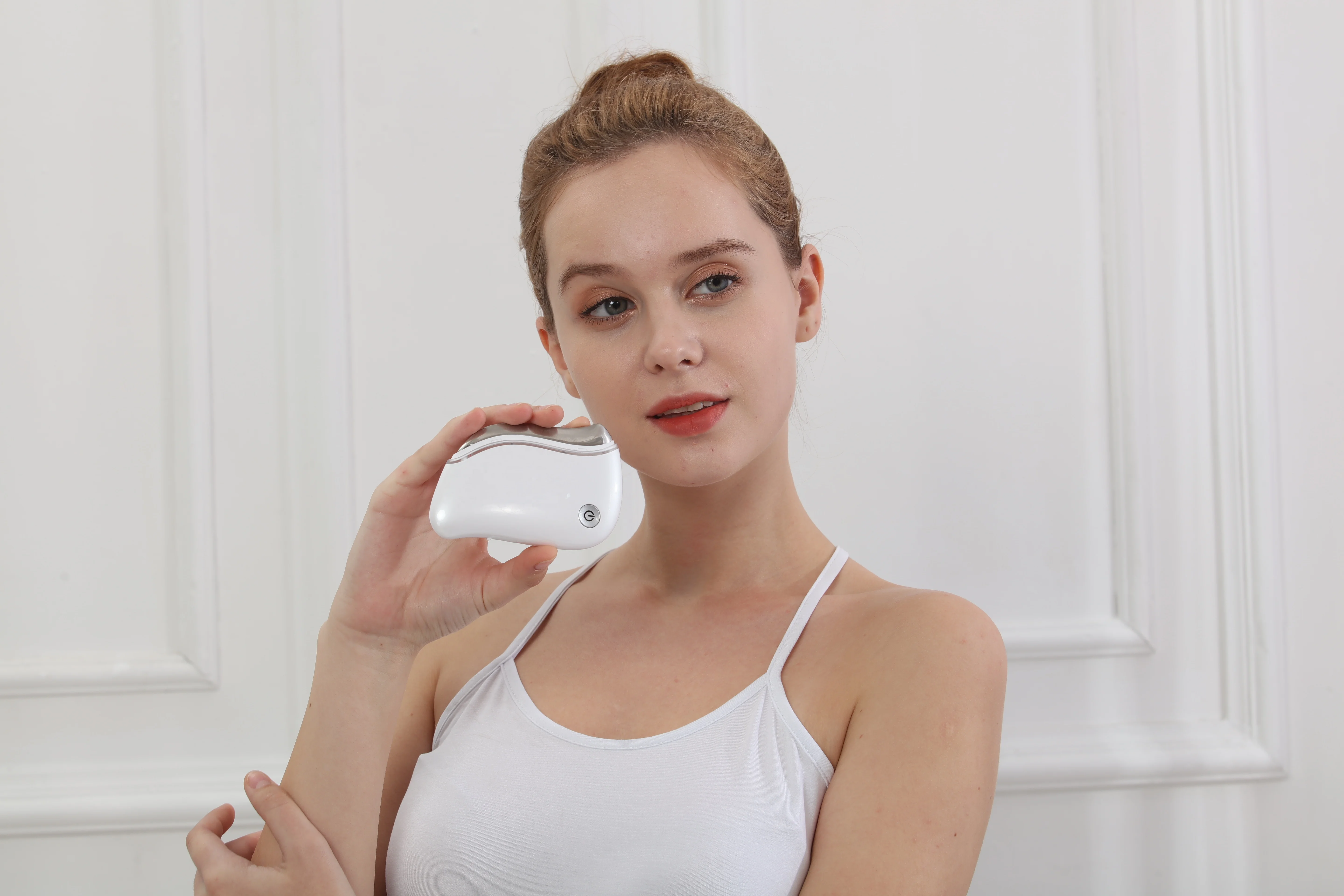 2022 new arrivals ultrasonic face lift EMS Sculpt facial antiwrinkle Massager face lifting  beauty Beauty Device for women