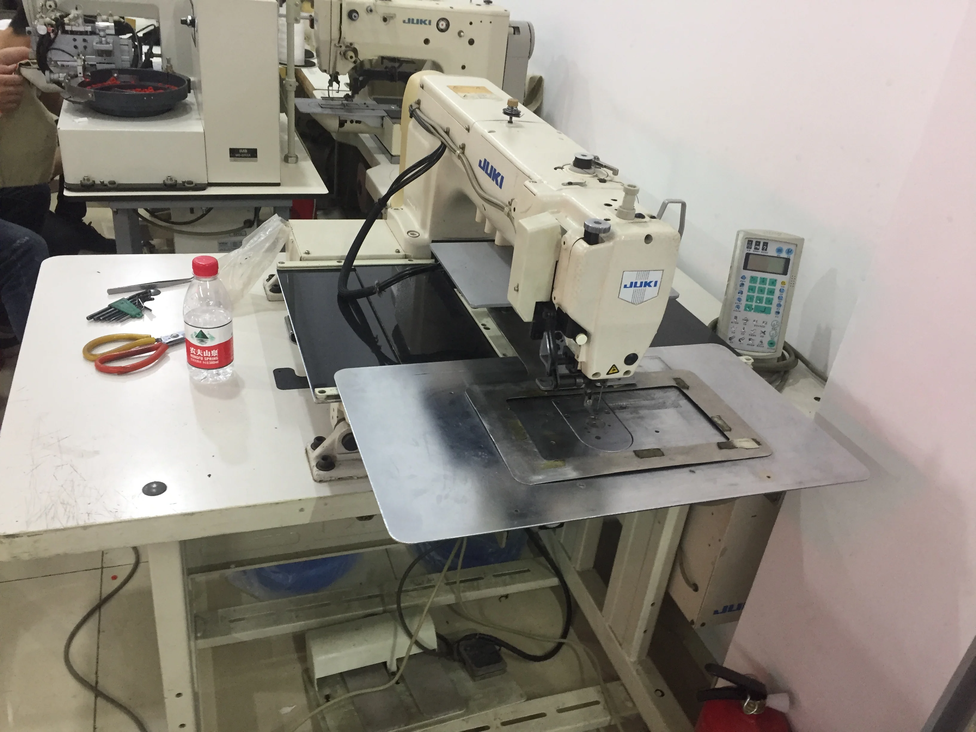 JAPAN IMPORTED JUKI 210D COMPUTER Trick sewing Machine good condition