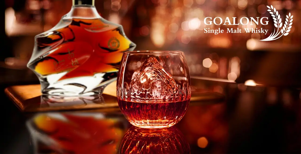 Chinese OEM expensive whiskey In bulk liquor distillery with special bottle