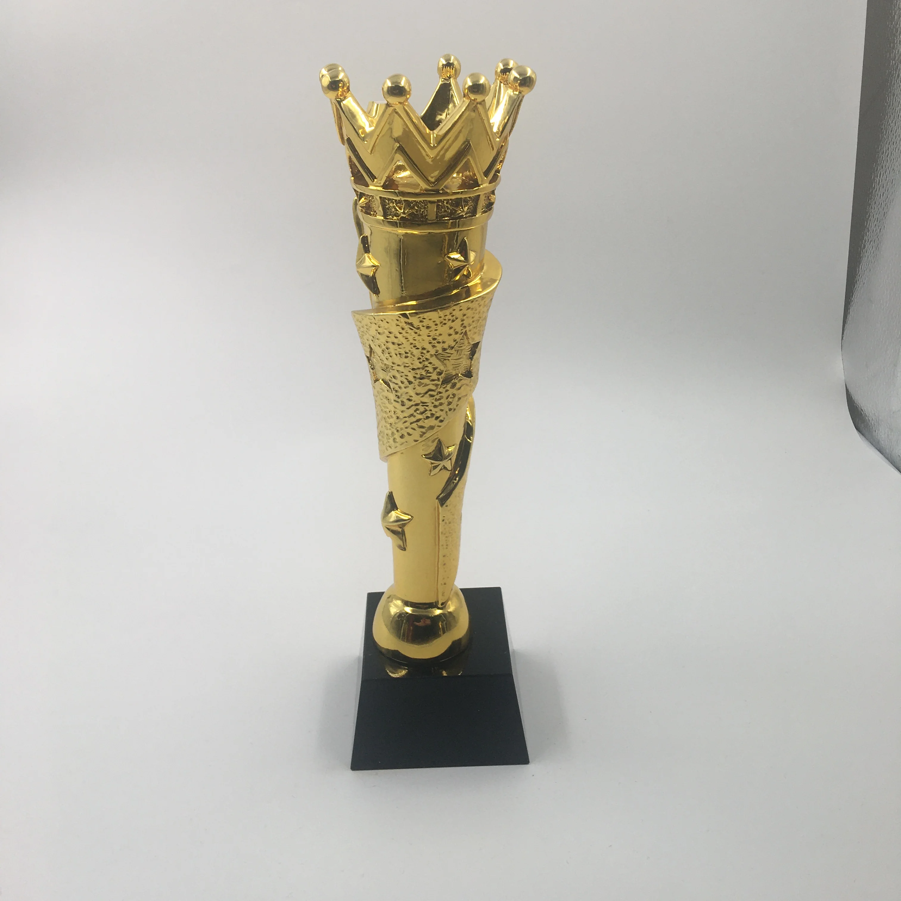 Yiwu manufacturer sports  resin trophy wholesale custom medals and trophies