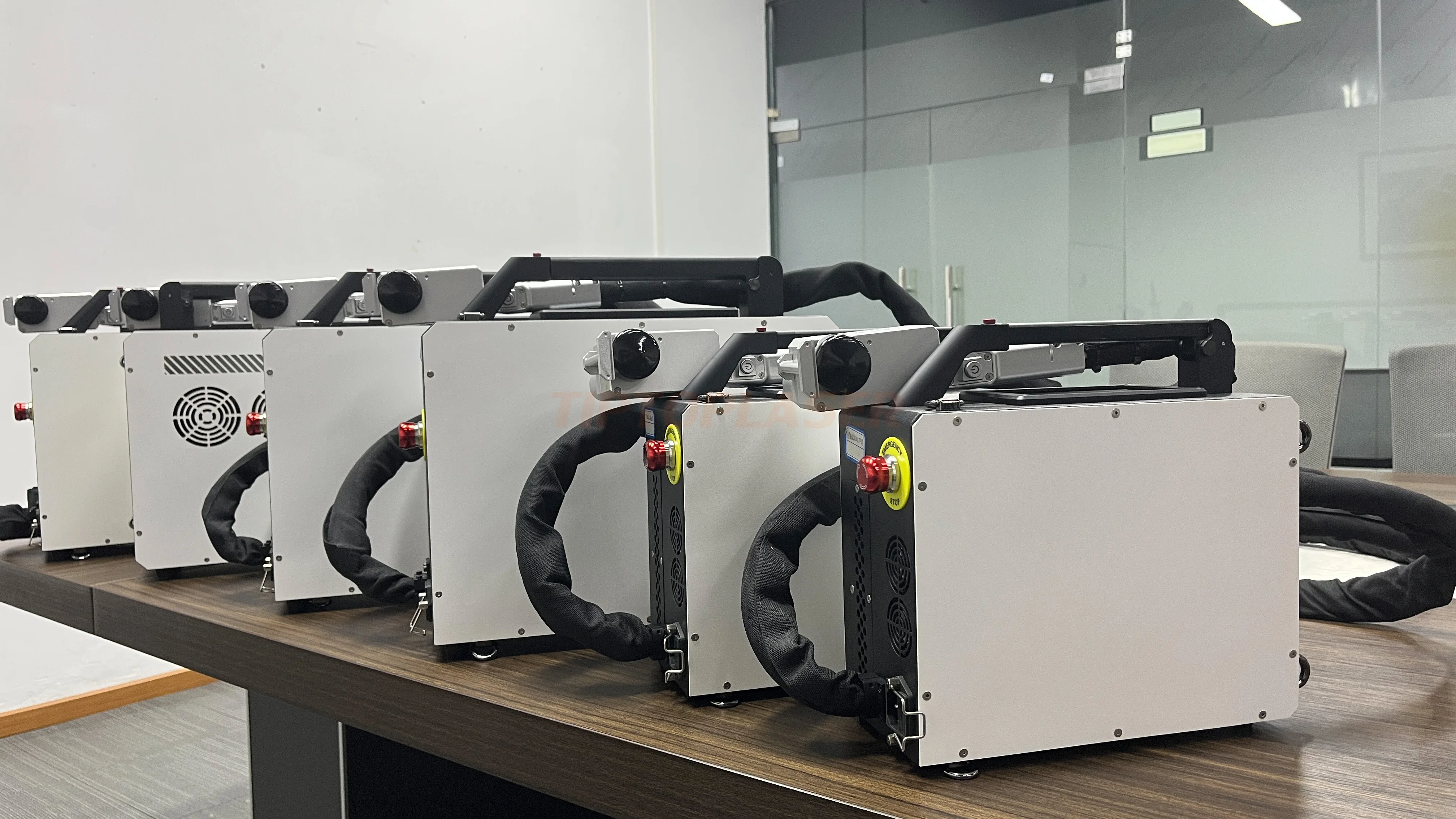 Factory direct sales hand held laser rust and paint removal machine cleaning device for rust removal widely