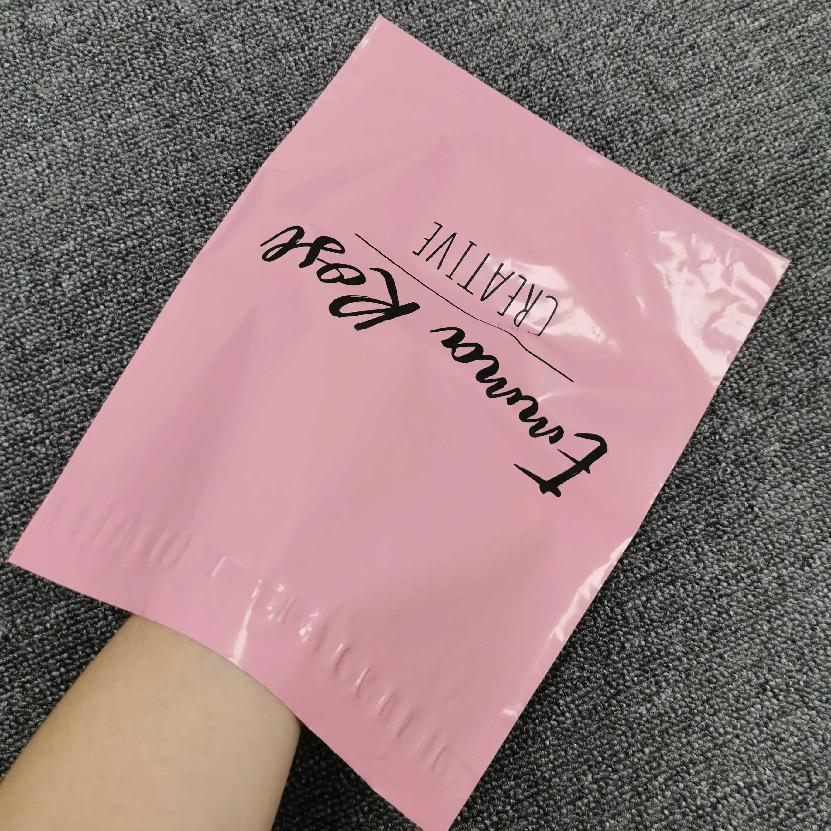 Самоклеящаяся розовая поли-переработанная Курьерская сумка для отправки посылки