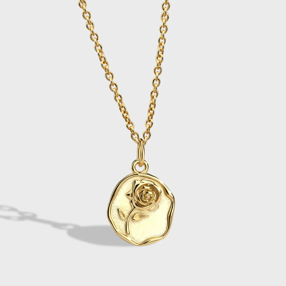 Fashion Gold Plated Brass Jewelry Temperament Vintage Embossed Rose Flower Medallion Coin Pendant Necklace For Women