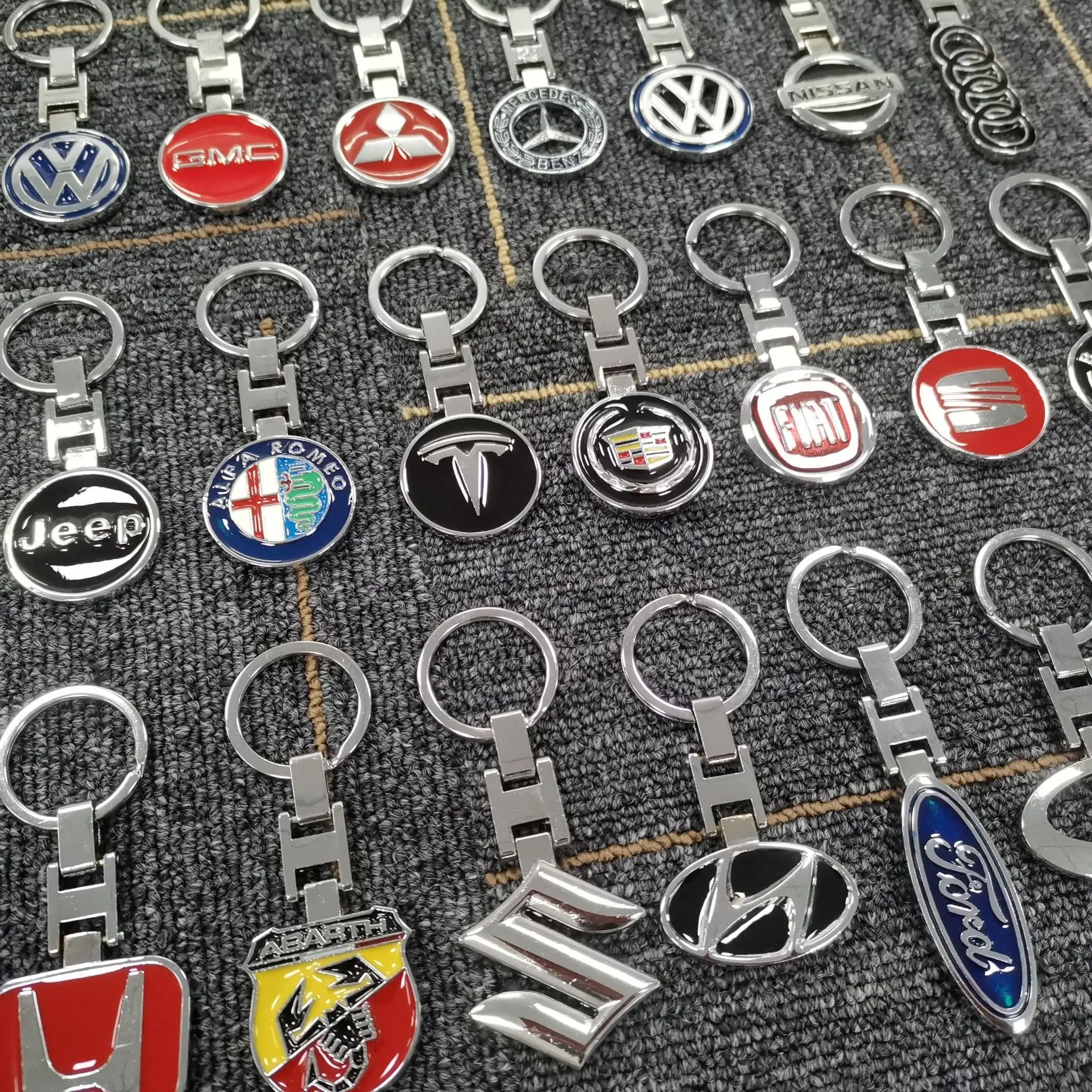 Wholesales Zinc Alloy Auto Brands Pendant Keyring Car Brand Logo Metal Keychain for Souvenir