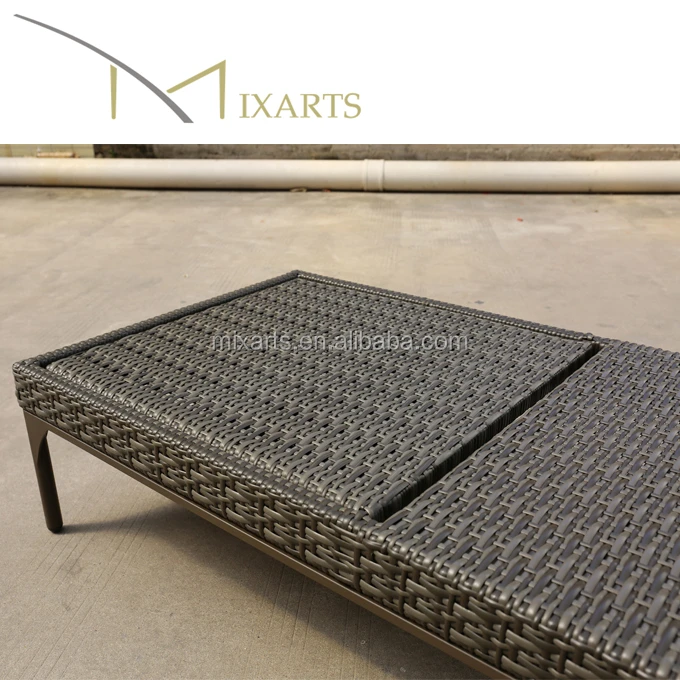 
100% Handmade Outdoor Daybed Easy Clean Metal Base Bamboo Rattan Sun Lounge 