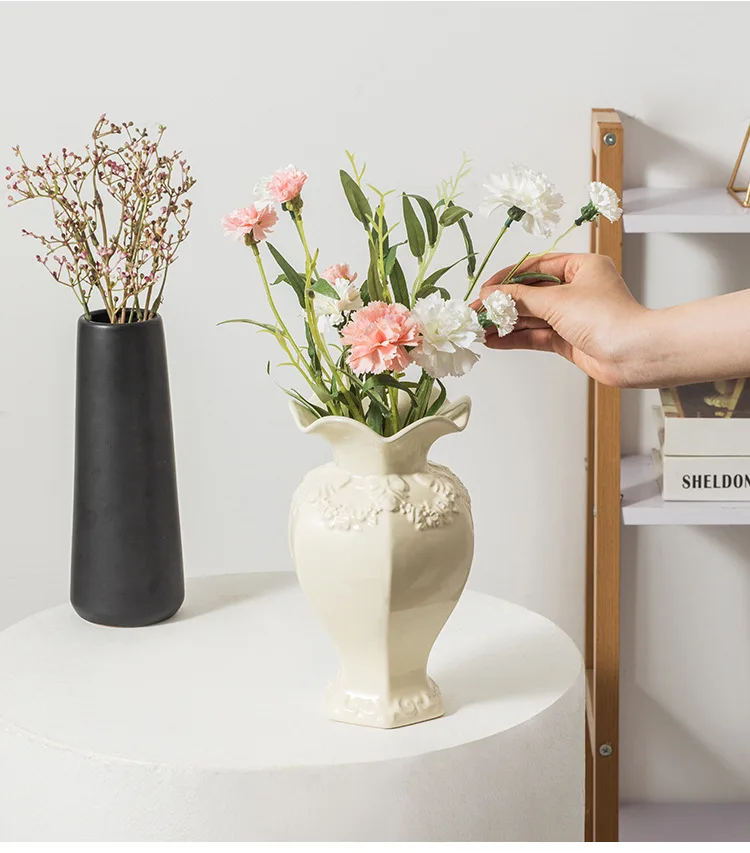 European Retro Ceramic Art Relief Vase Emulated Rose Flower Wavy Hexagonal Bottle for Wedding Hotel Desktop Flower Decoration