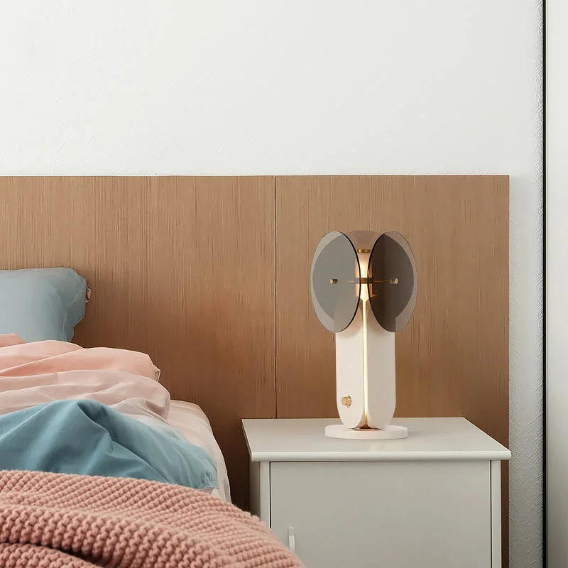 Italian style luxury bedroom bedside lamp Nordic minimalist glass owl living room exhibition hall artistic decoration desk lamp