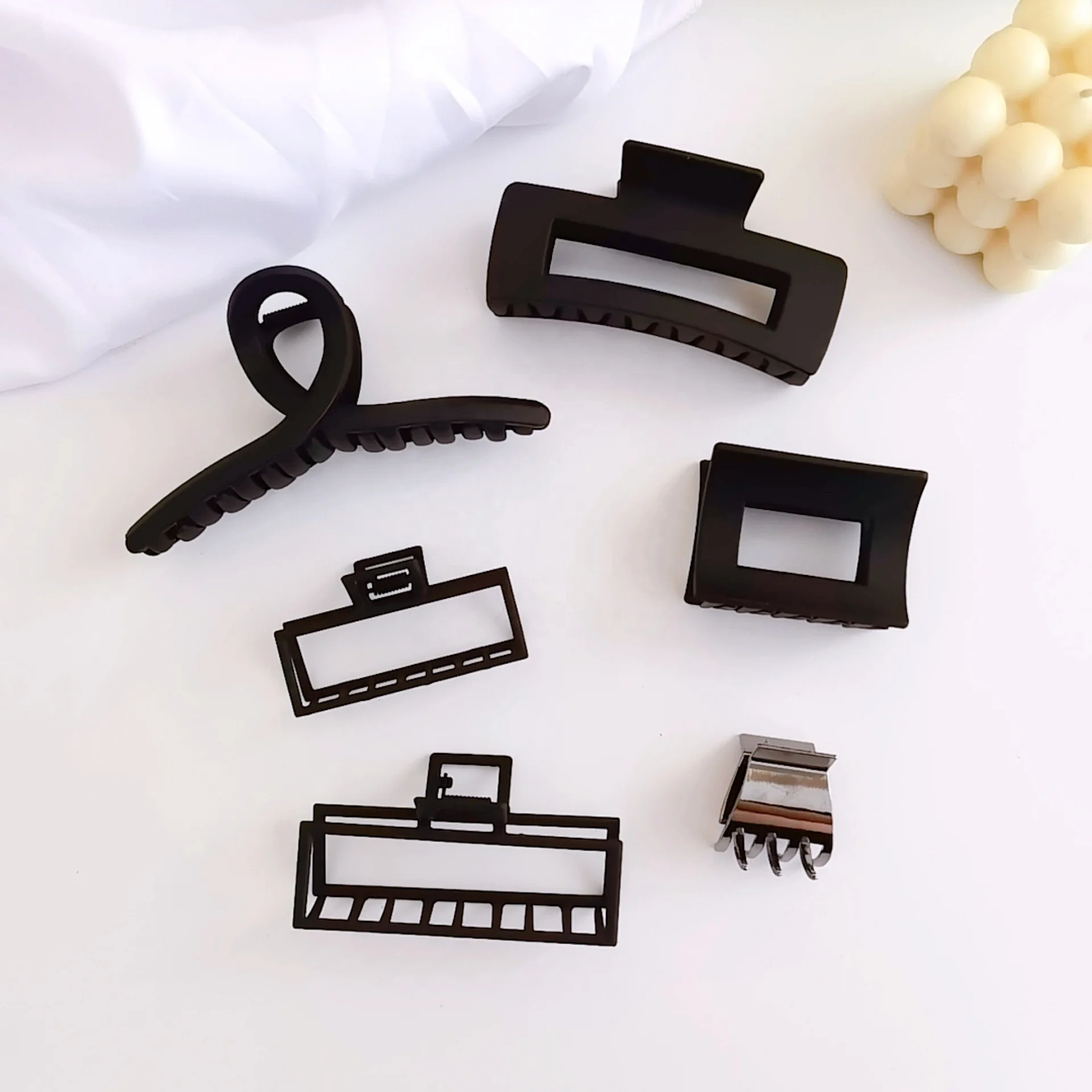 Женские матовые аксессуары для волос