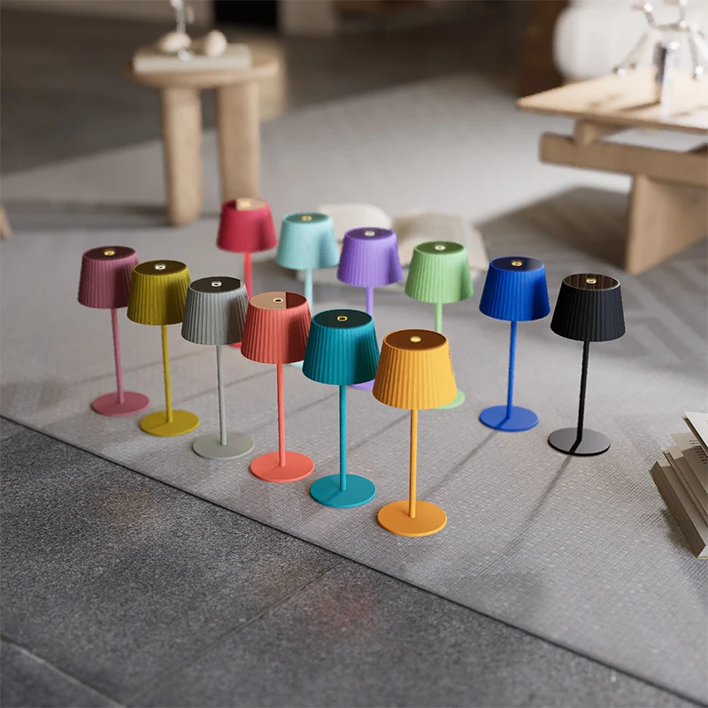 Led solar outdoor table light rechargeable with 2 2200mAh 18650 batteries usb Decorative bedroom Table Lamp for camping