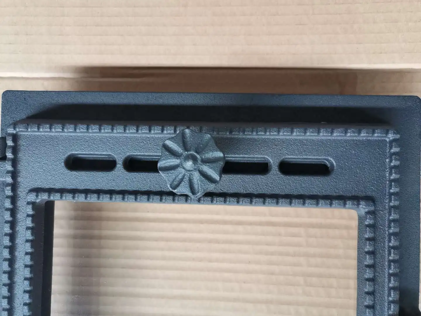 Cast iron fireplace door K404 with high temperature resistant paint 400*370mm