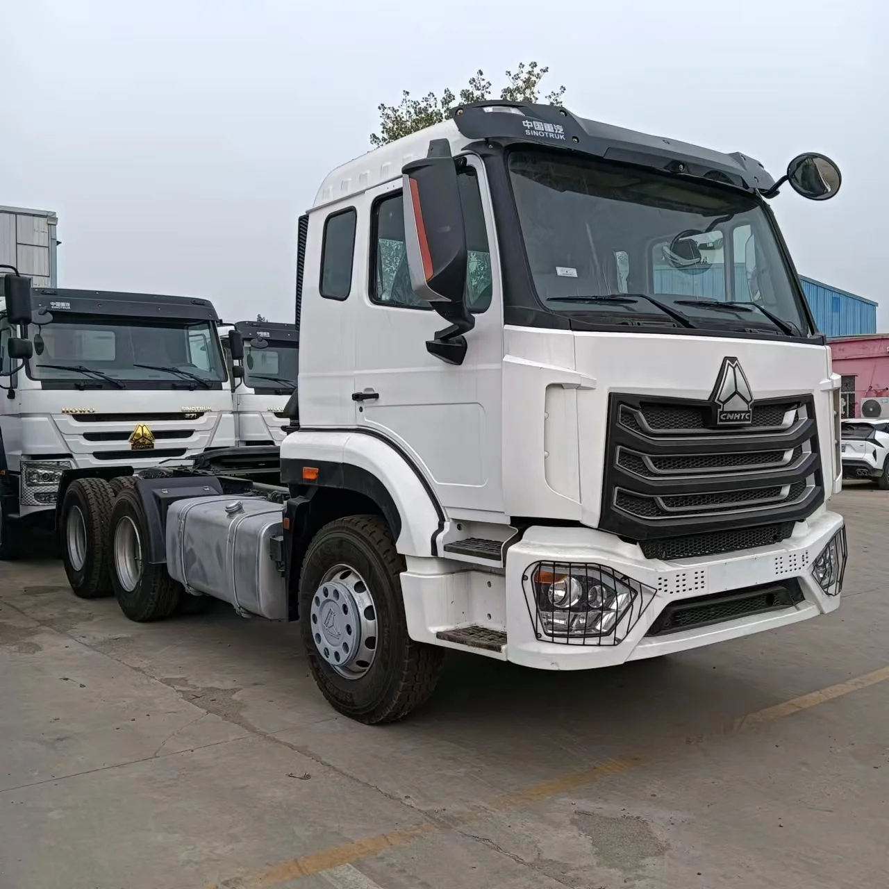 Подержанный китайский национальный тяжелый грузовик 6x4 трактор новый Haohan правый Привод в передней части автомобиля