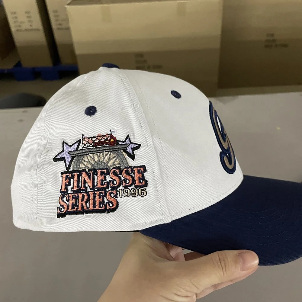 High Quality Curved Brim Baseball Caps Hats No Back Strap Custom White Crown Blue Brim Two Tone Embroidered Fitted Hat