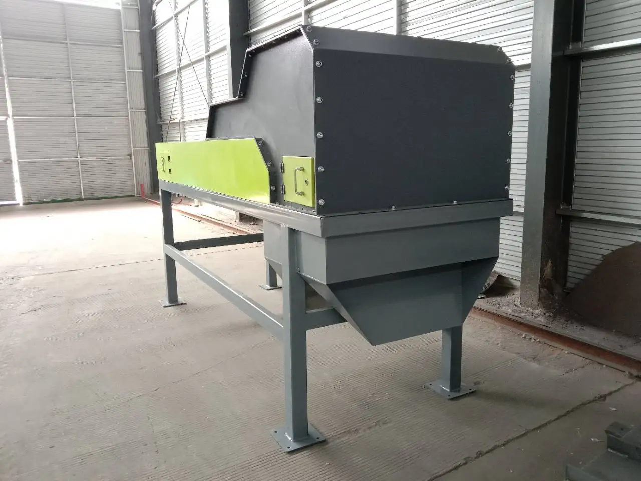 High performance waste management machinery mineral processing equipments remove iron automatic magnetic separator machine price