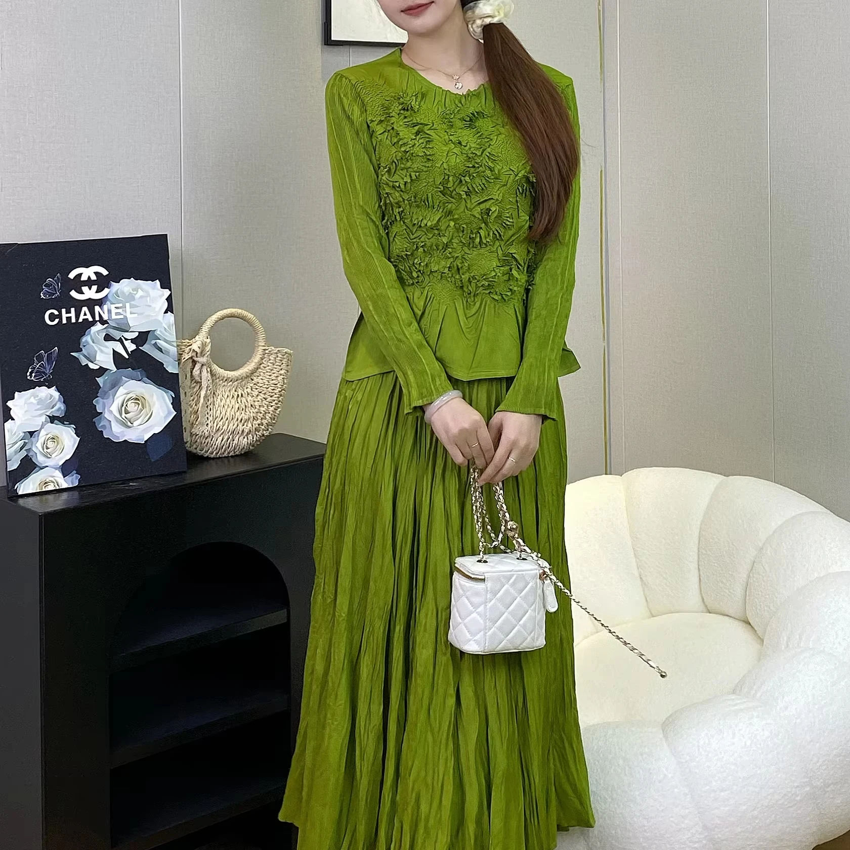 2024 женская одежда плиссированная ткань комплект из двух предметов рубашка и юбка