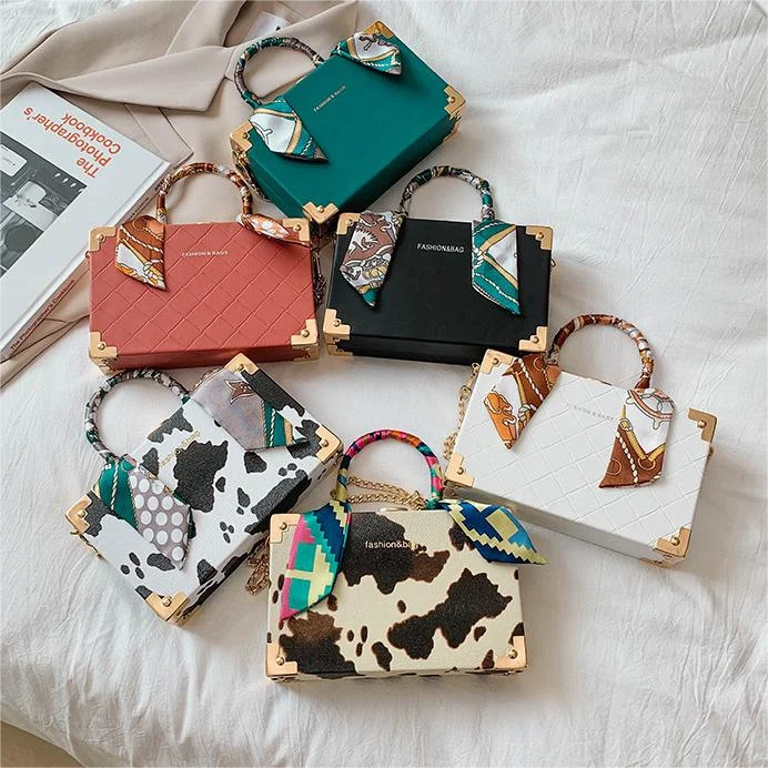 ZX-YL0185 Fashion Pu Leather Crossbody Bags 2022 Crossbody Bag Women Silk Scarf Chain Handbags For Women