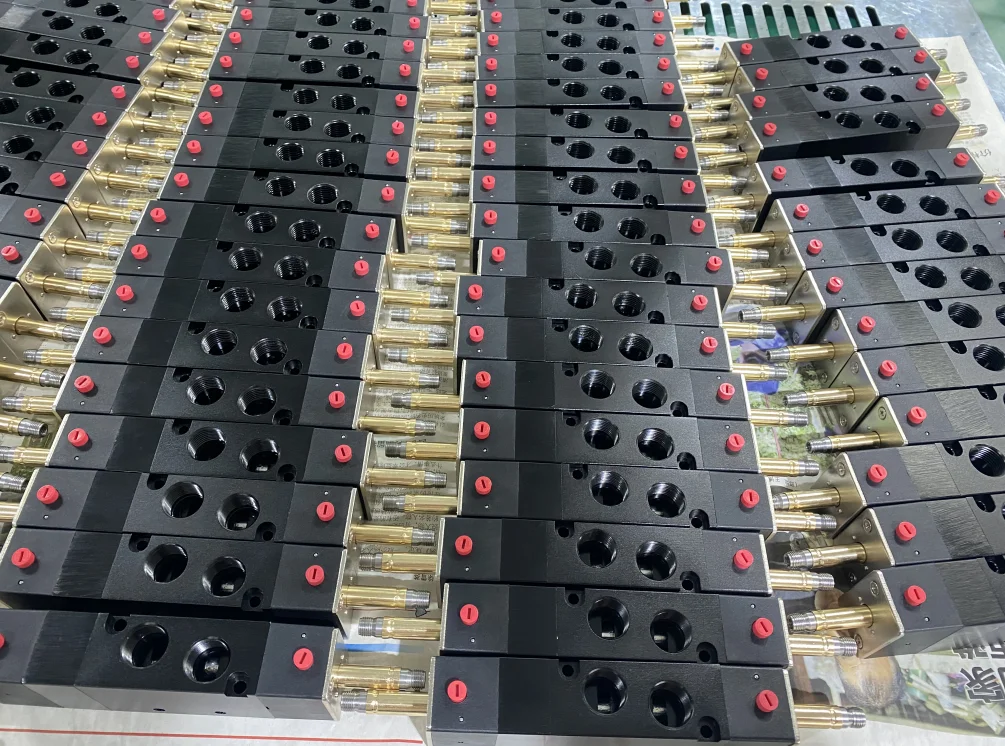 manufacturing standard Center closed 4V330-10 BSP NPT3/8 24v solenoid valve pneumatic 5/3 double 5 way 3 position solenoid valve