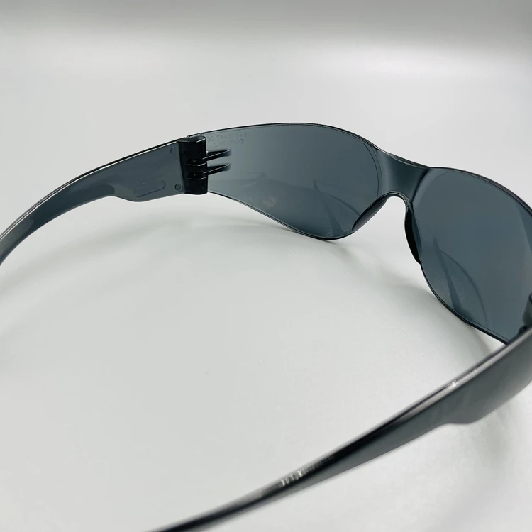 The fine quality clear lab anti-fog safety dust goggles