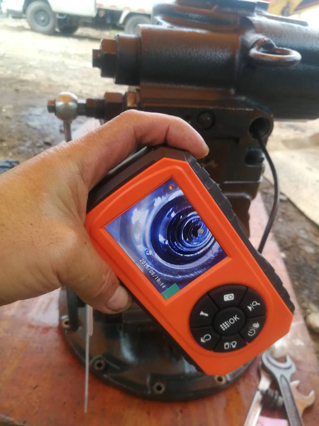 5.5mm Palmscope: 3' TFT 720P HD Video Borescope inspection camera with 1m camera probe coiled inside the case for storage