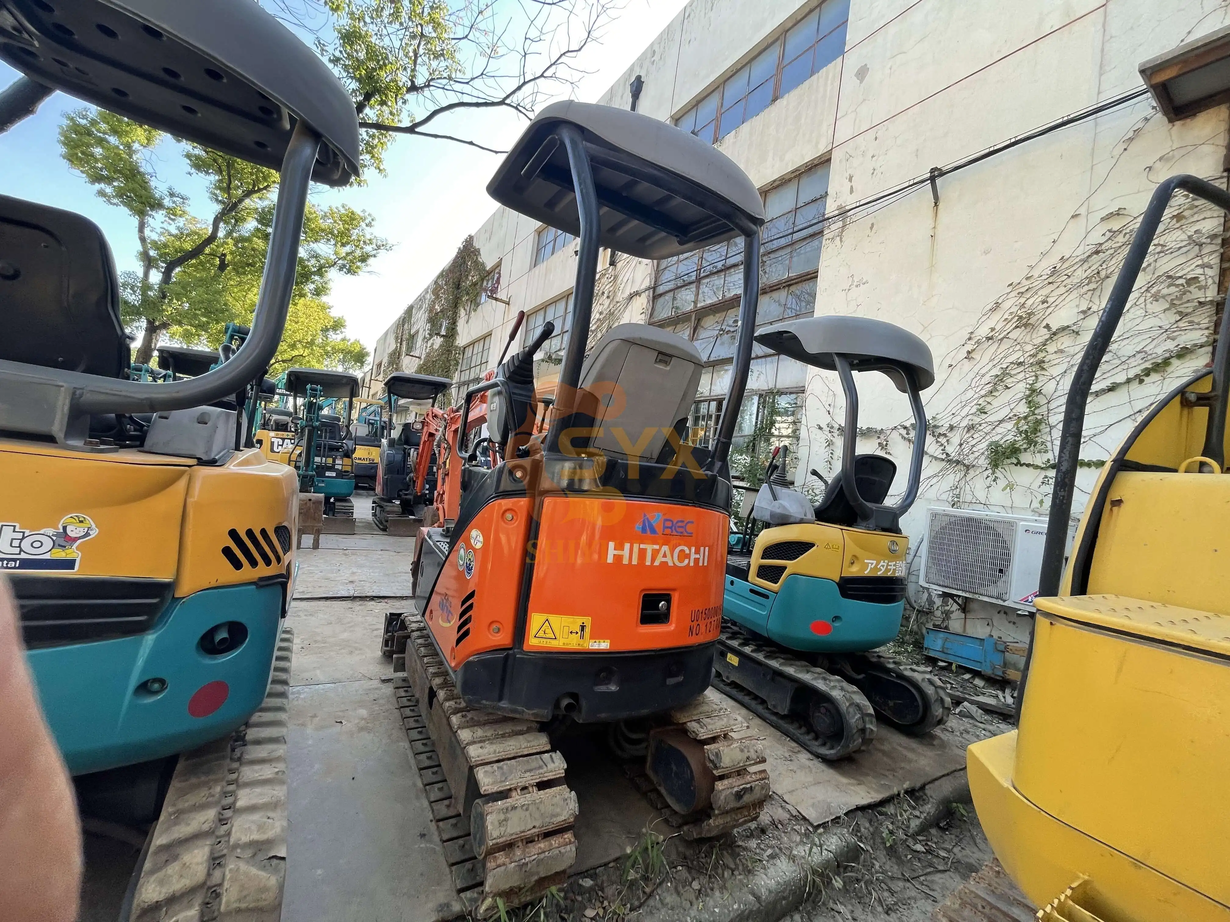 Используемые мини-экскаваторы 2 тонны ZX17u hitachi экскаватор с резиновым грузовиком и лезвием zx17u