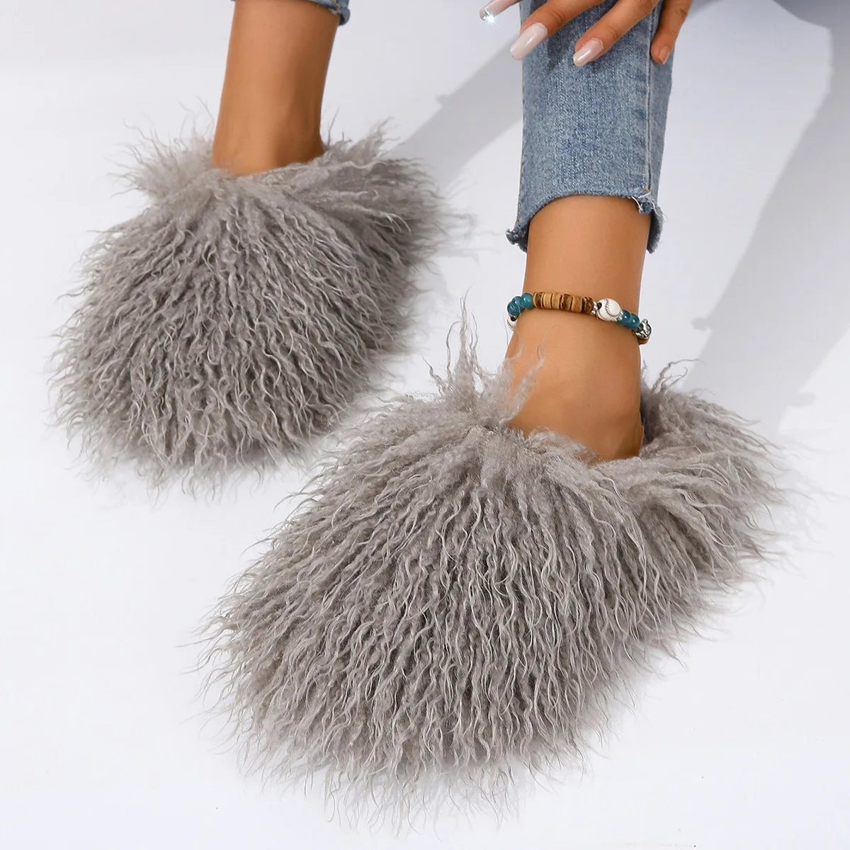 Winter Furry Shoes Women Fur Slippers Fluffy Faux Mongolian Fur Slides Warm Plush Slippers Fuzzy Flip Flops Luxury Shoes Woman